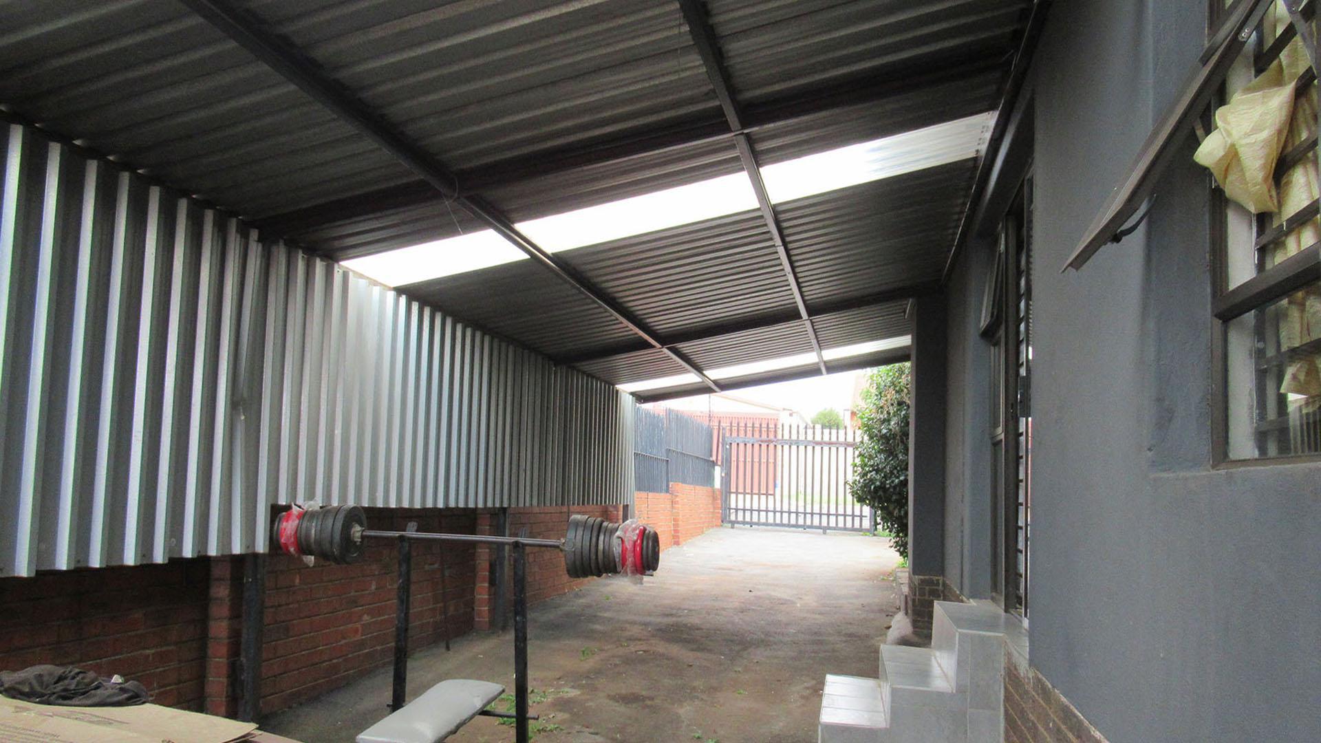 Carport  of property in Sophiatown