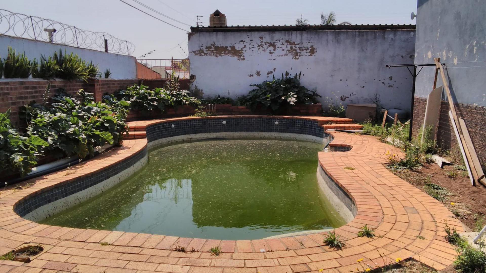 Swimming Pool of property in Sophiatown