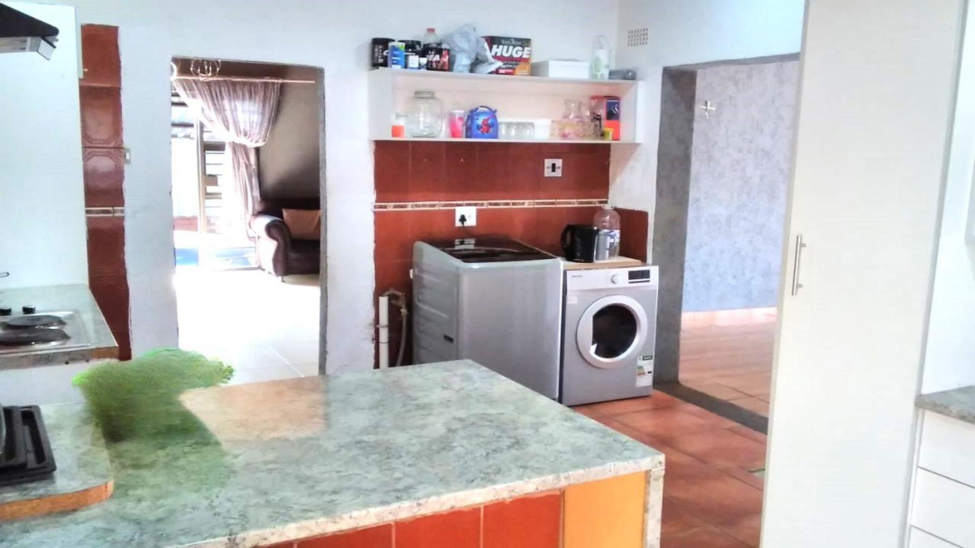 Kitchen - 24 square meters of property in Sophiatown