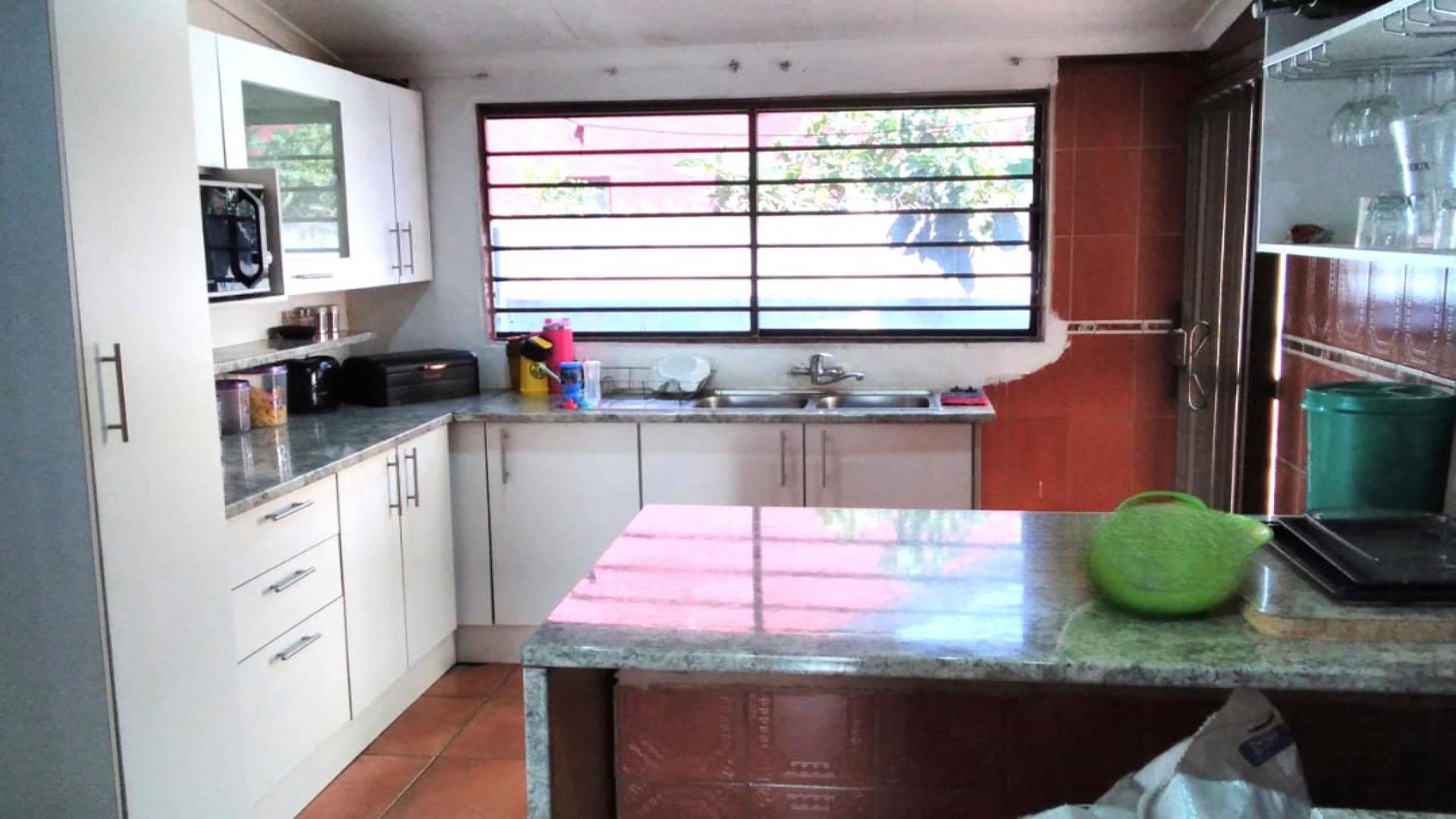 Kitchen - 24 square meters of property in Sophiatown