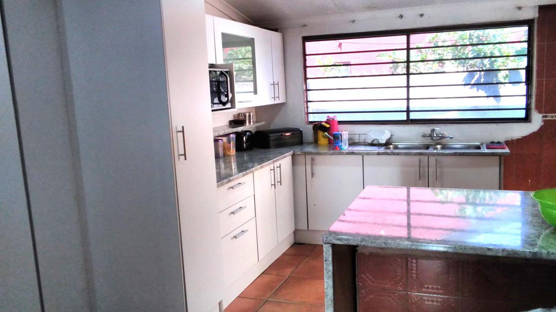 Kitchen - 24 square meters of property in Sophiatown
