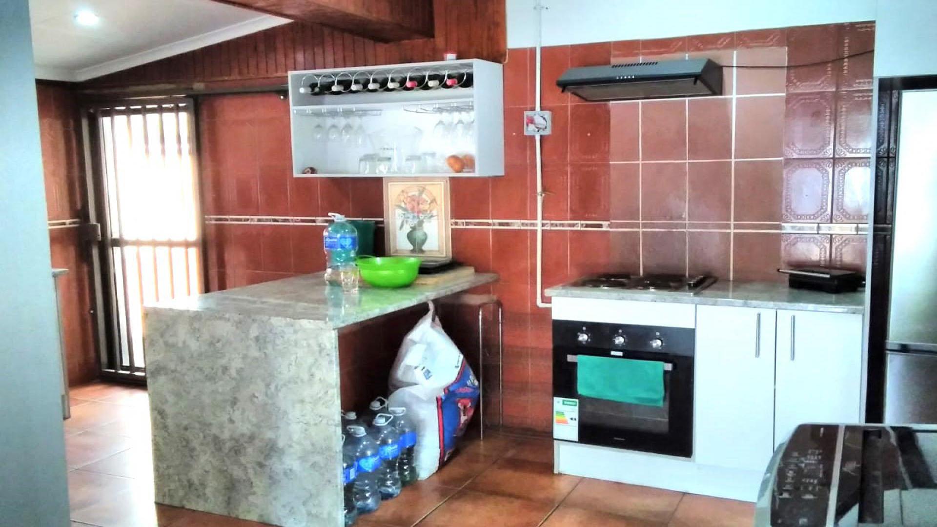 Kitchen - 24 square meters of property in Sophiatown