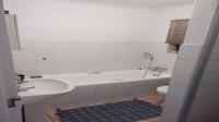 Bathroom 2 of property in Langenhoven Park