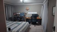 Bed Room 1 of property in Langenhoven Park
