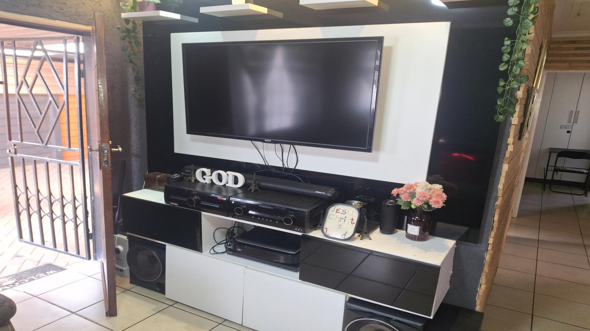 Lounges - 11 square meters of property in Watervalspruit (Vaal)