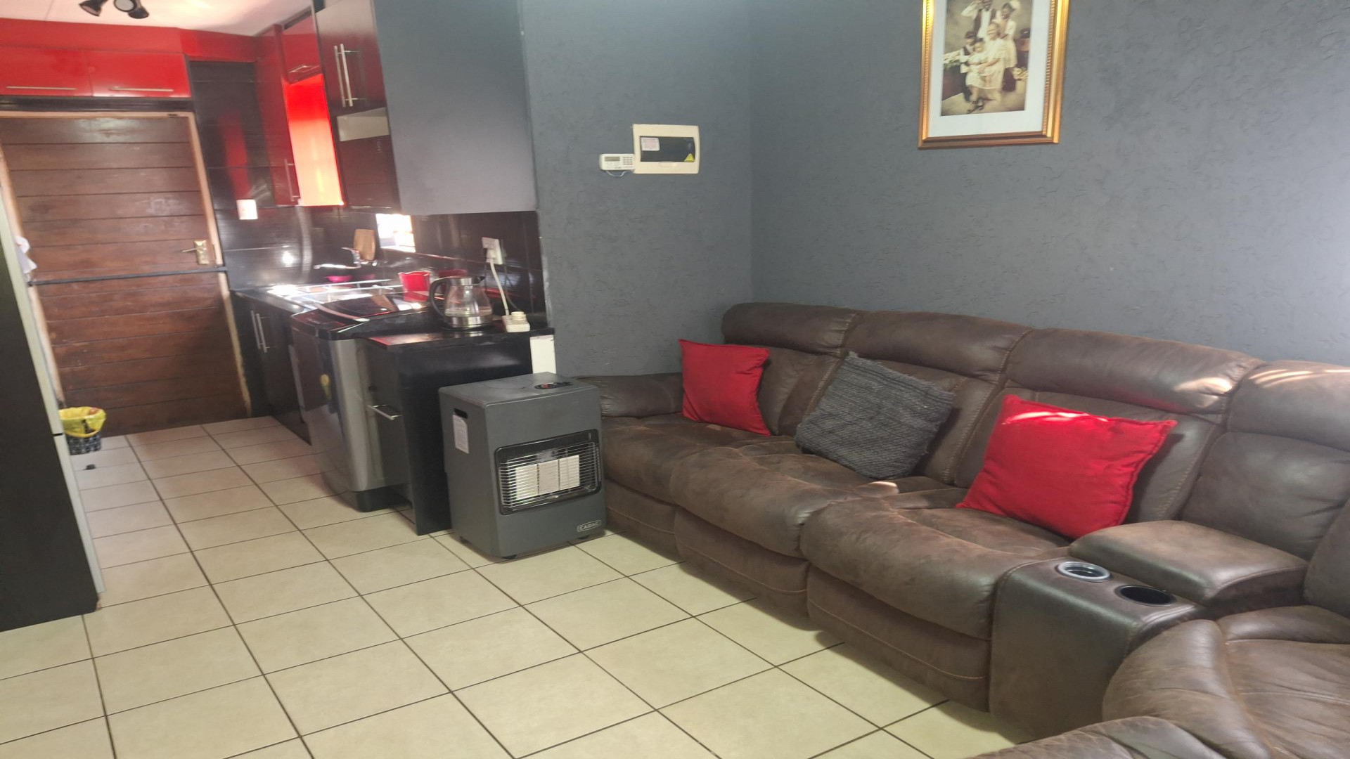 Lounges - 11 square meters of property in Watervalspruit (Vaal)