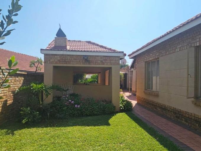 4 Bedroom House for Sale For Sale in Waterval East - MR704937