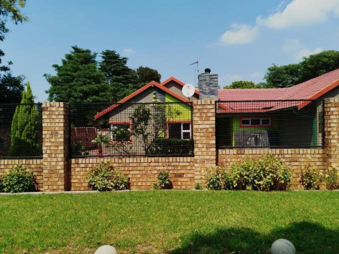 4 Bedroom House for Sale For Sale in Brackendowns - MR704956