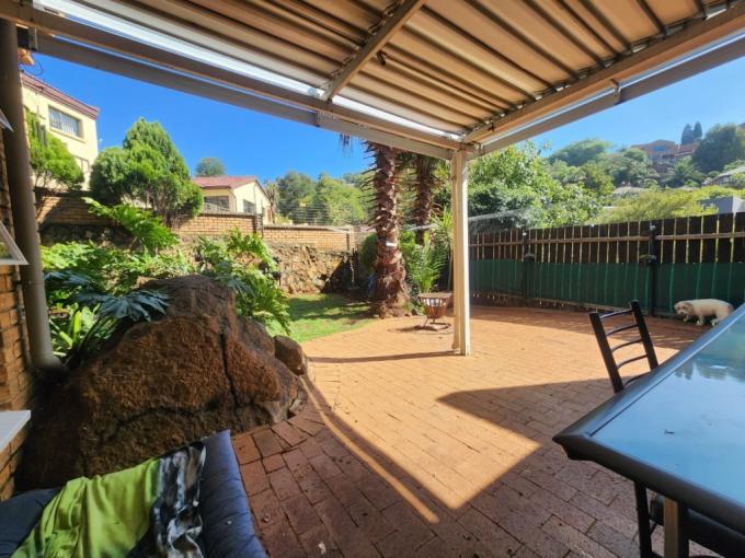 3 Bedroom Simplex for Sale For Sale in Glenvista - MR704958