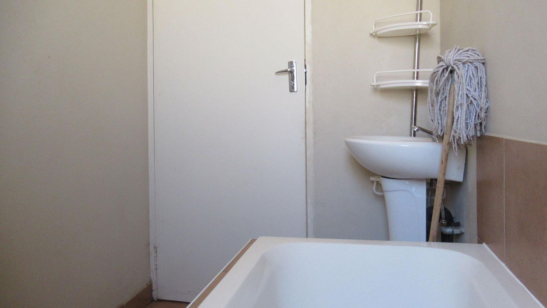 Bathroom 1 - 3 square meters of property in Sky City
