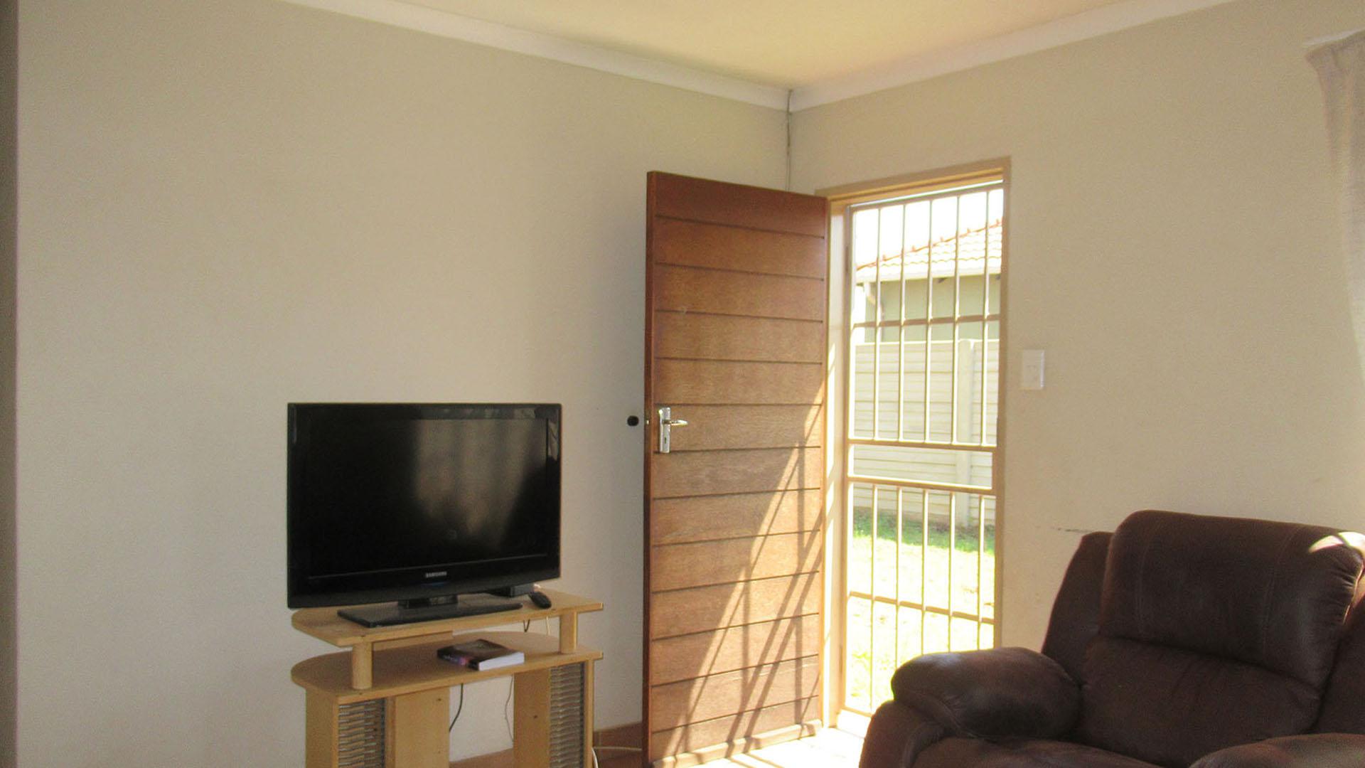 Lounges - 15 square meters of property in Sky City