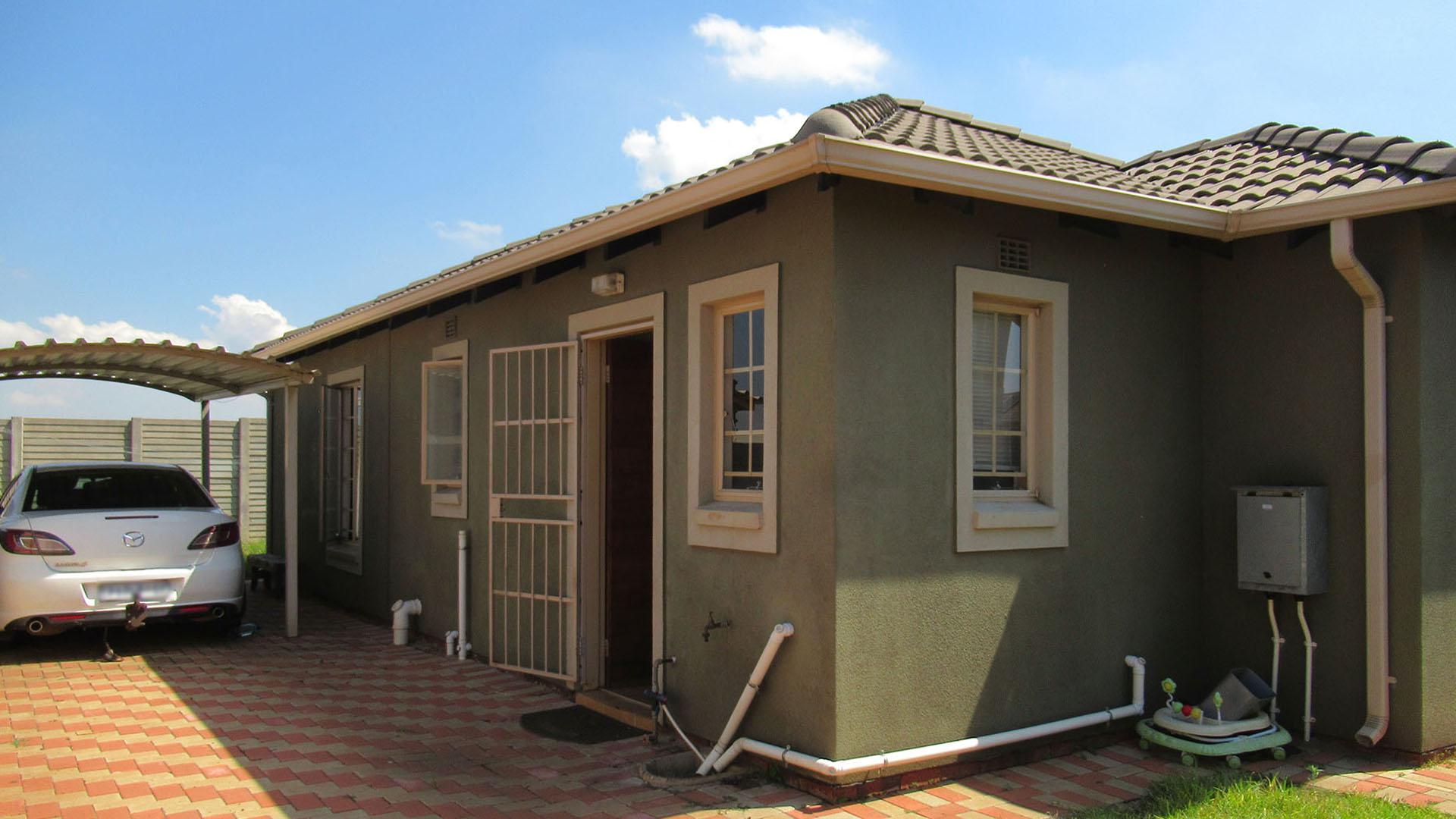 Front View of property in Sky City