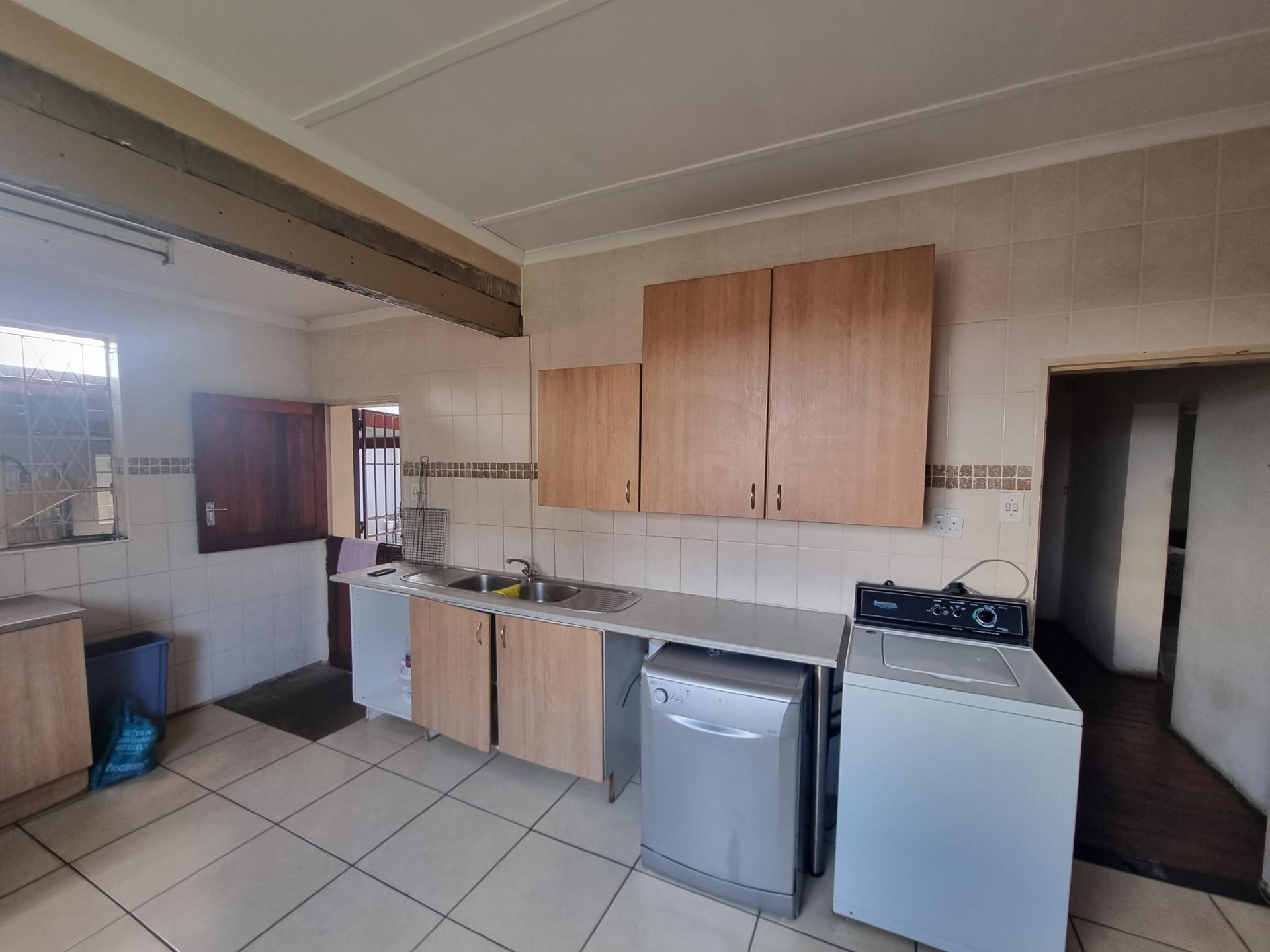  of property in Primrose