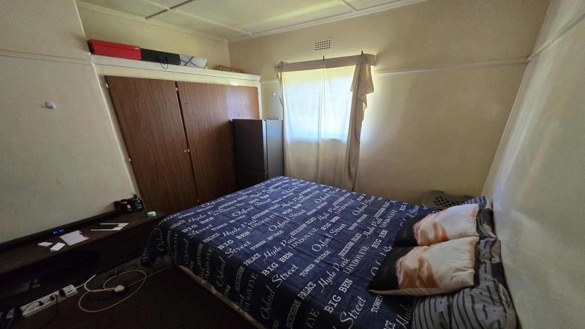 Bed Room 1 of property in Evander