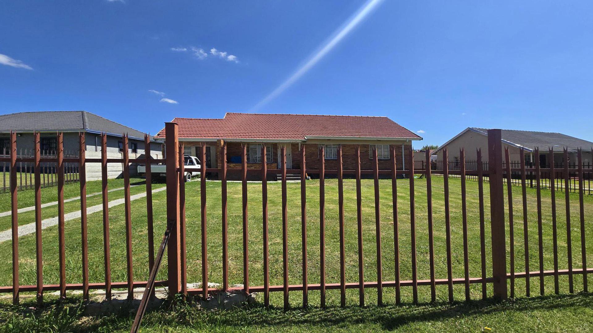 Front View of property in Evander