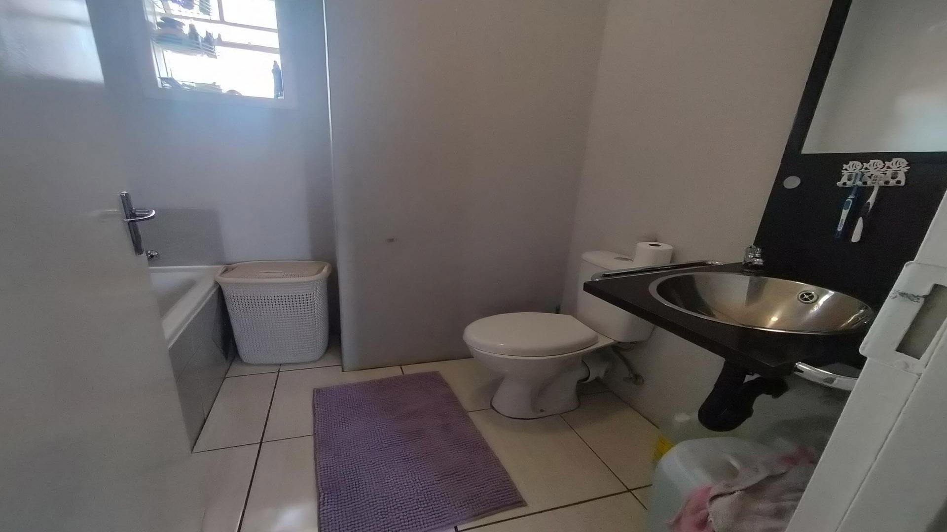 Bathroom 1 of property in South Hills