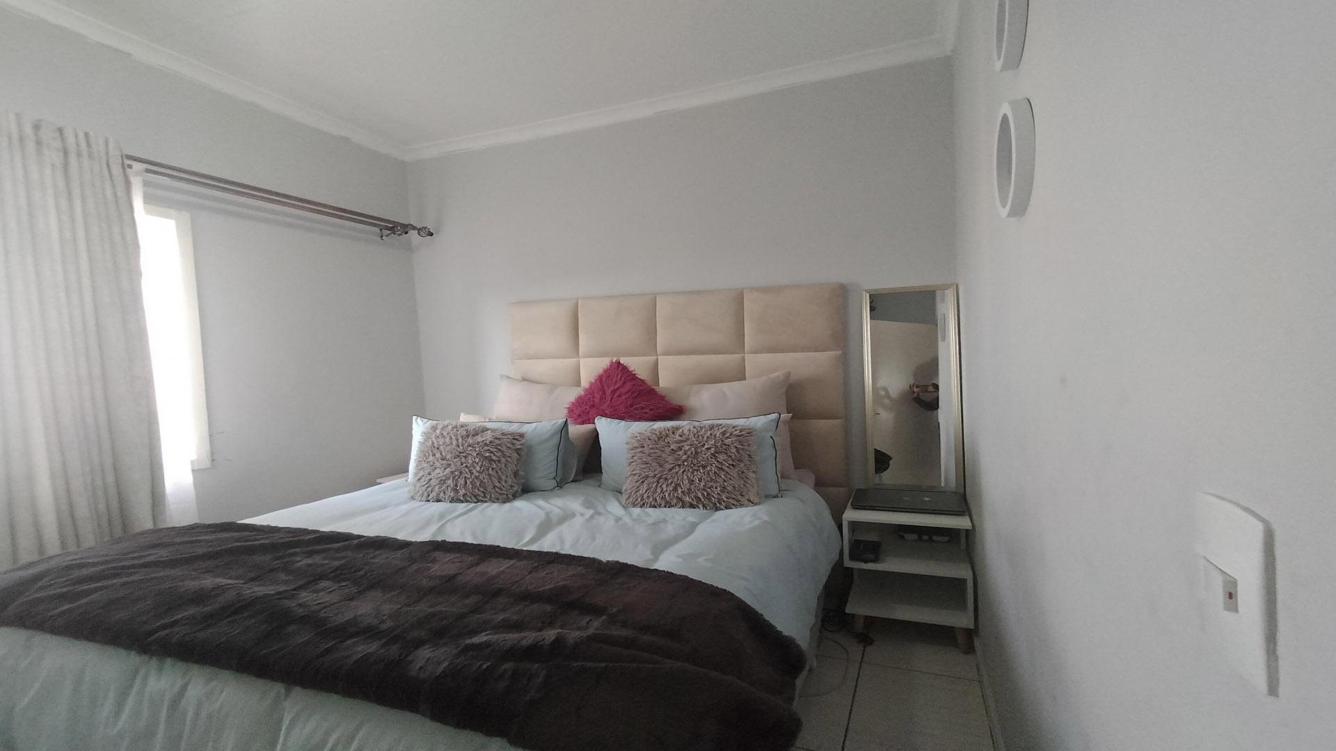 Bed Room 2 of property in South Hills