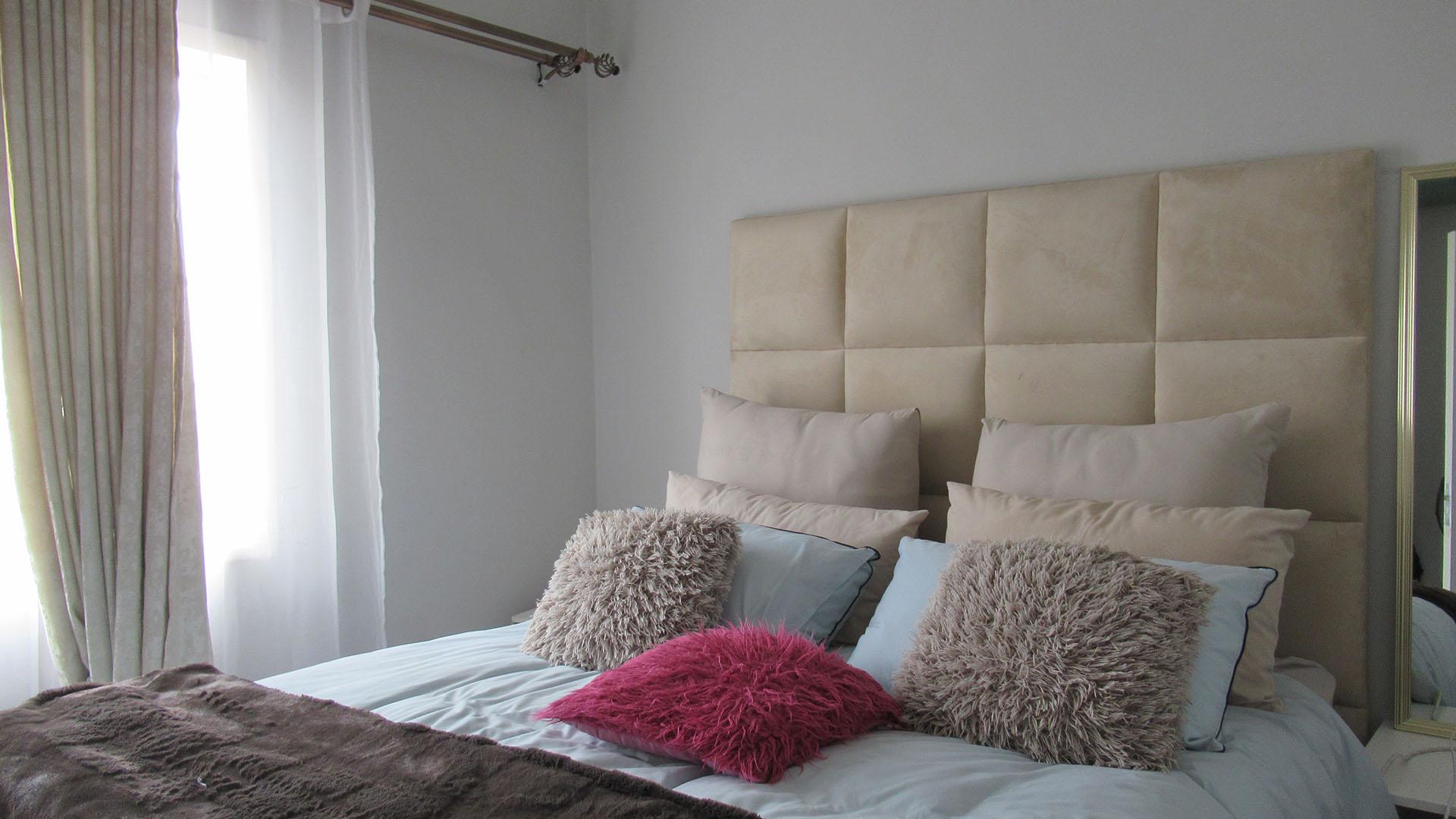 Bed Room 2 - 8 square meters of property in South Hills