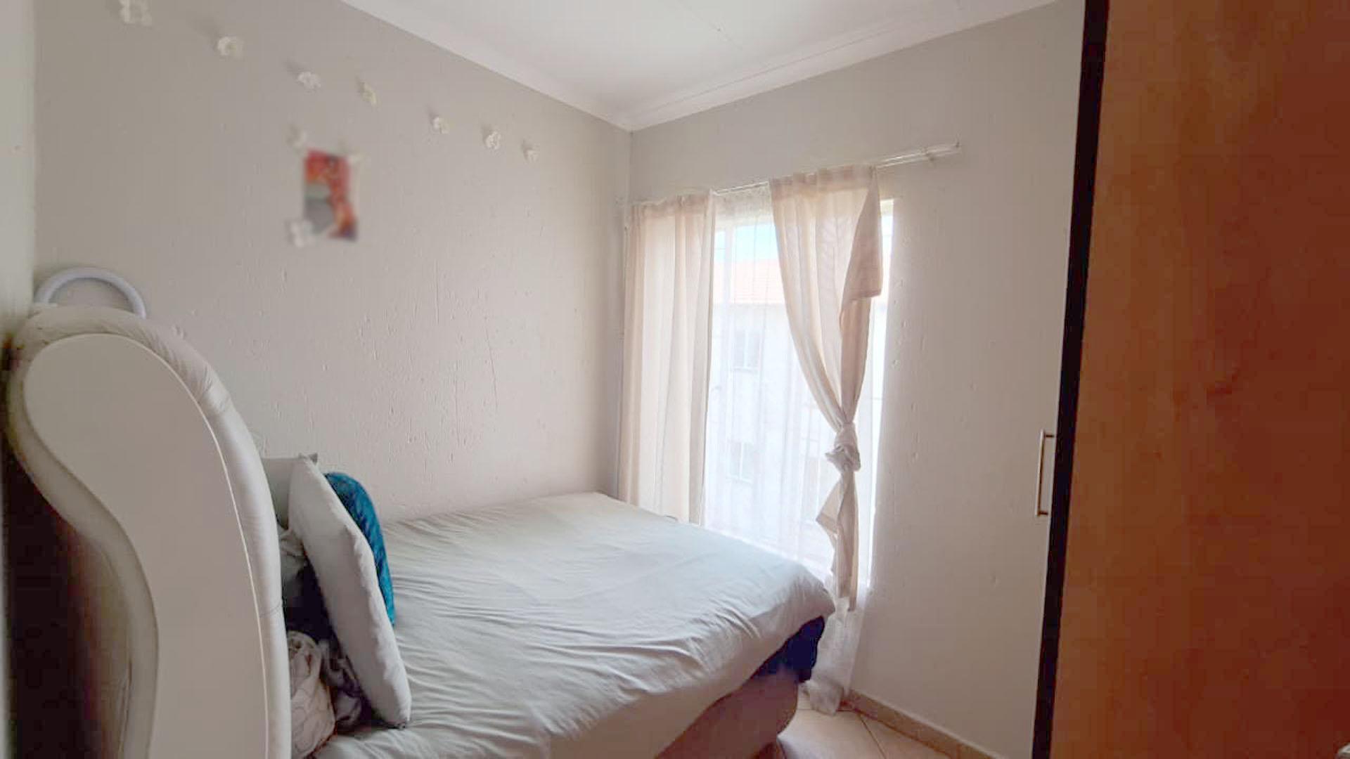 Bed Room 2 - 10 square meters of property in Dalpark