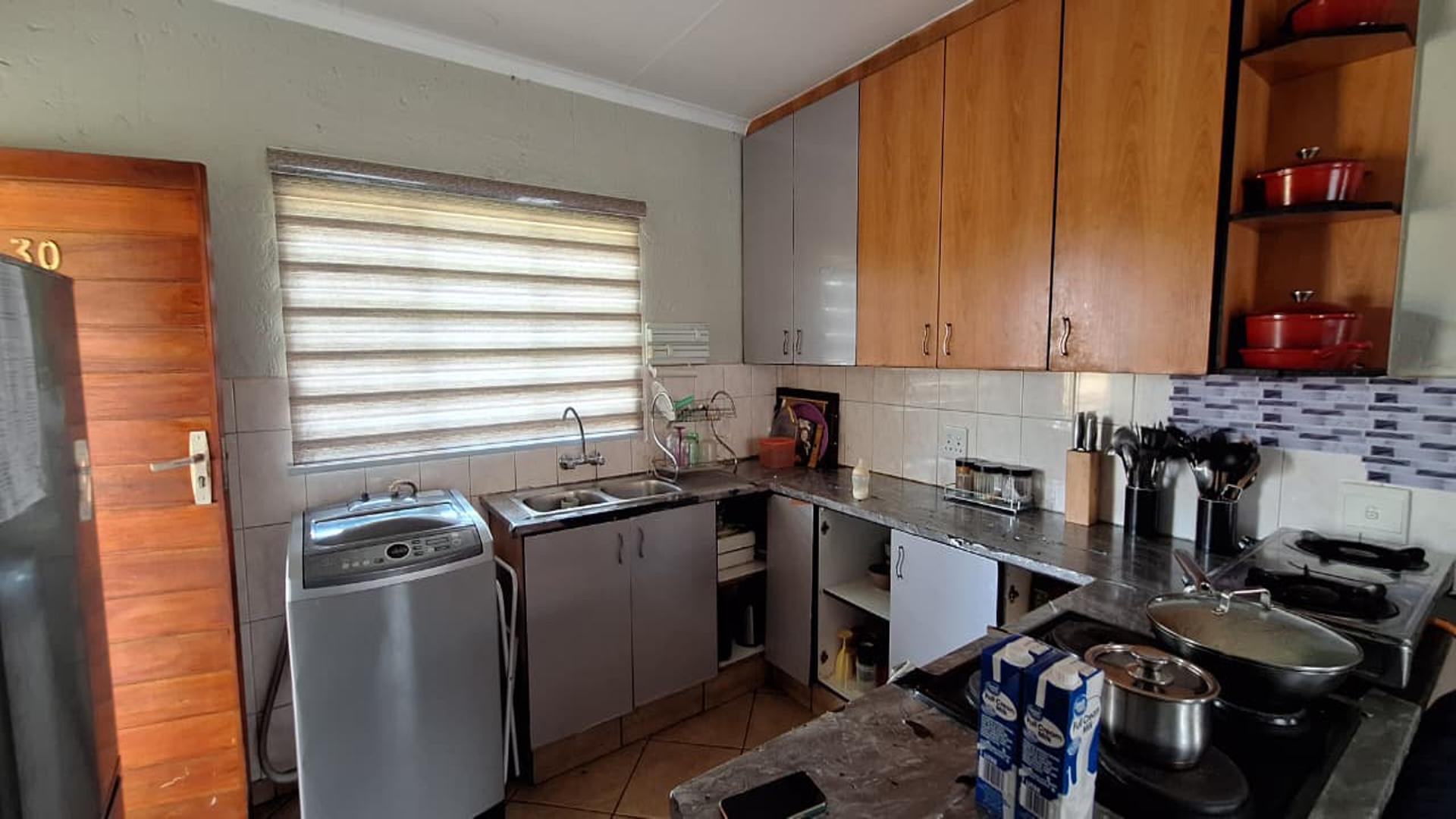 Kitchen - 11 square meters of property in Dalpark
