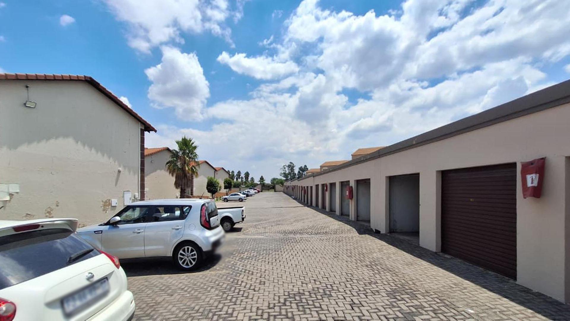 Front View of property in Dalpark