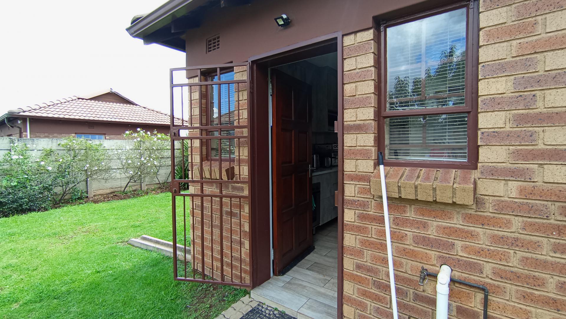 Front View of property in Clayville