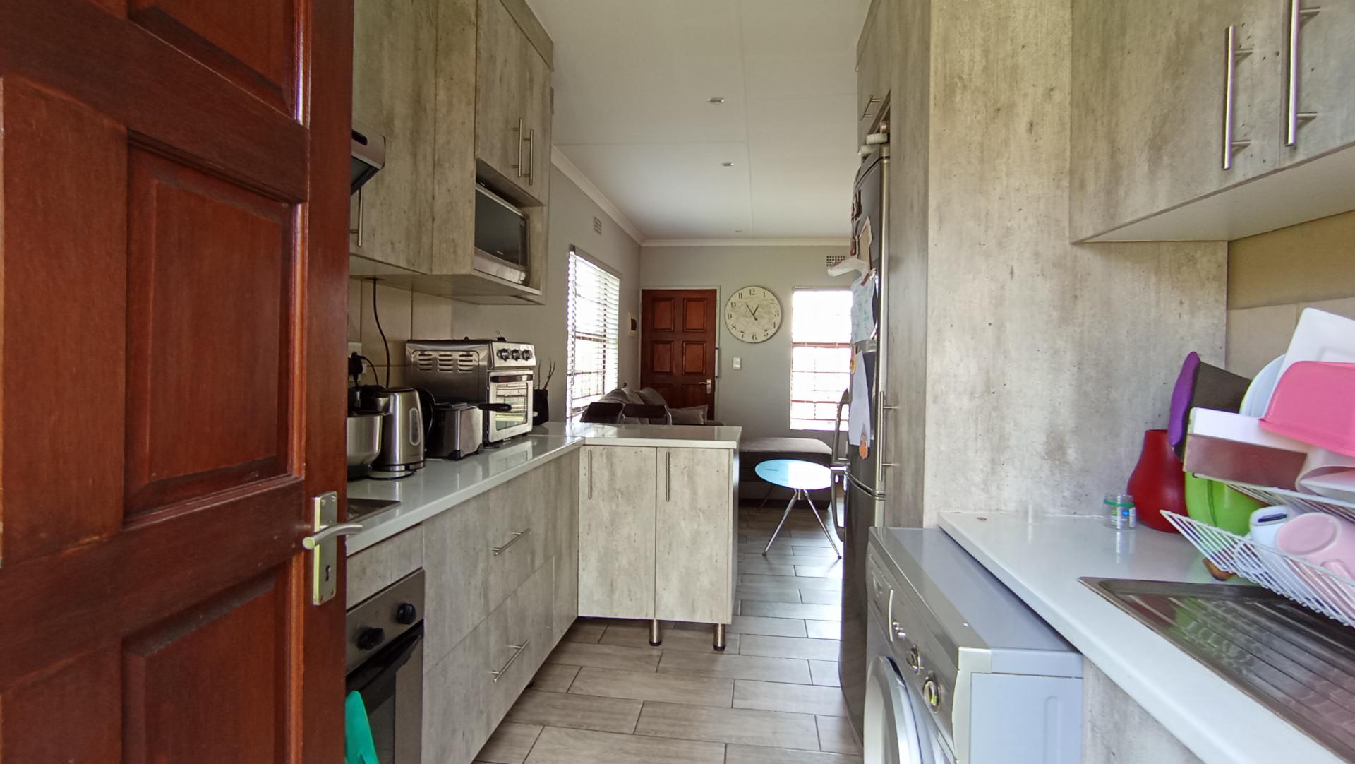 Kitchen - 8 square meters of property in Clayville