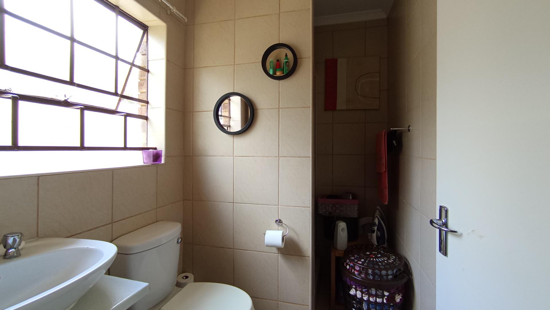 Main Bathroom - 4 square meters of property in Clayville