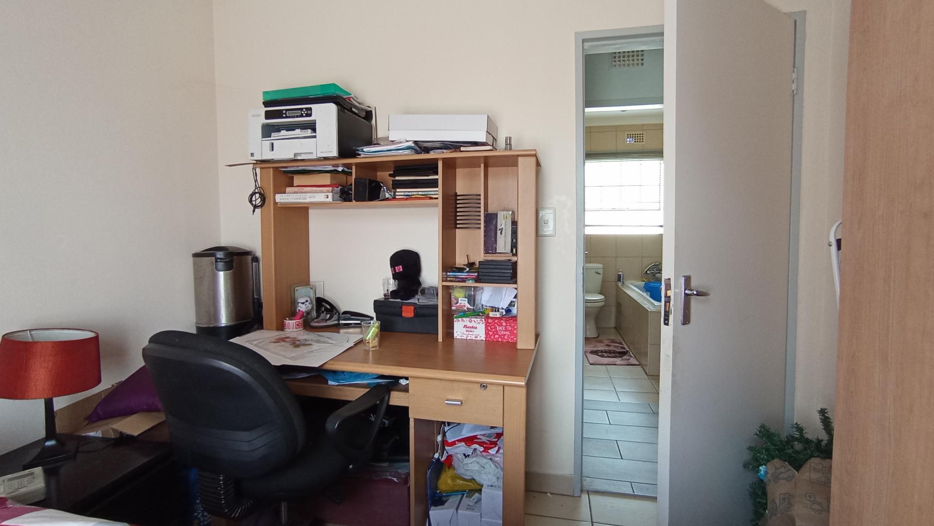 Bed Room 2 - 8 square meters of property in Clayville