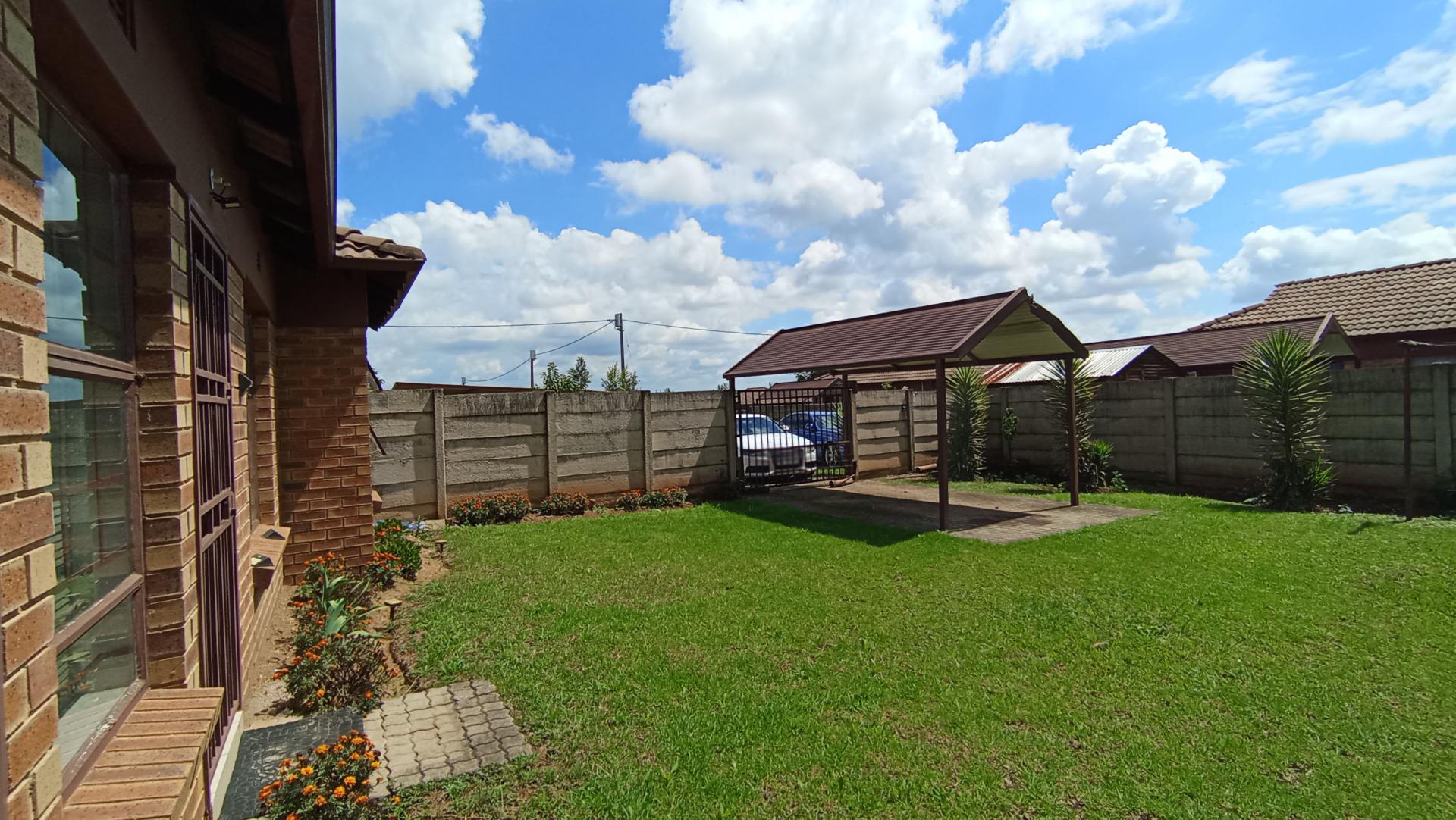 Front View of property in Clayville