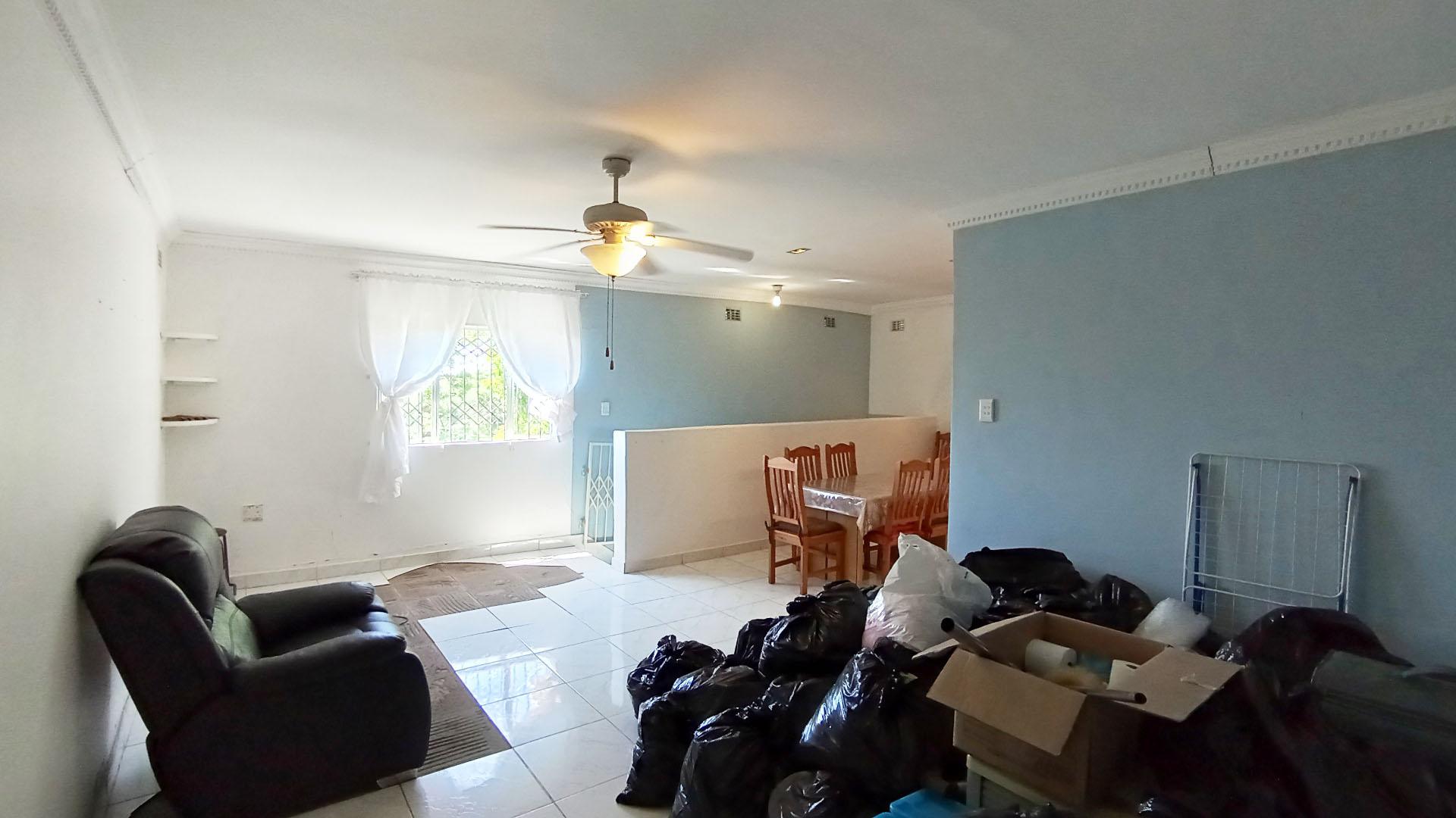 Lounges - 49 square meters of property in Moorton