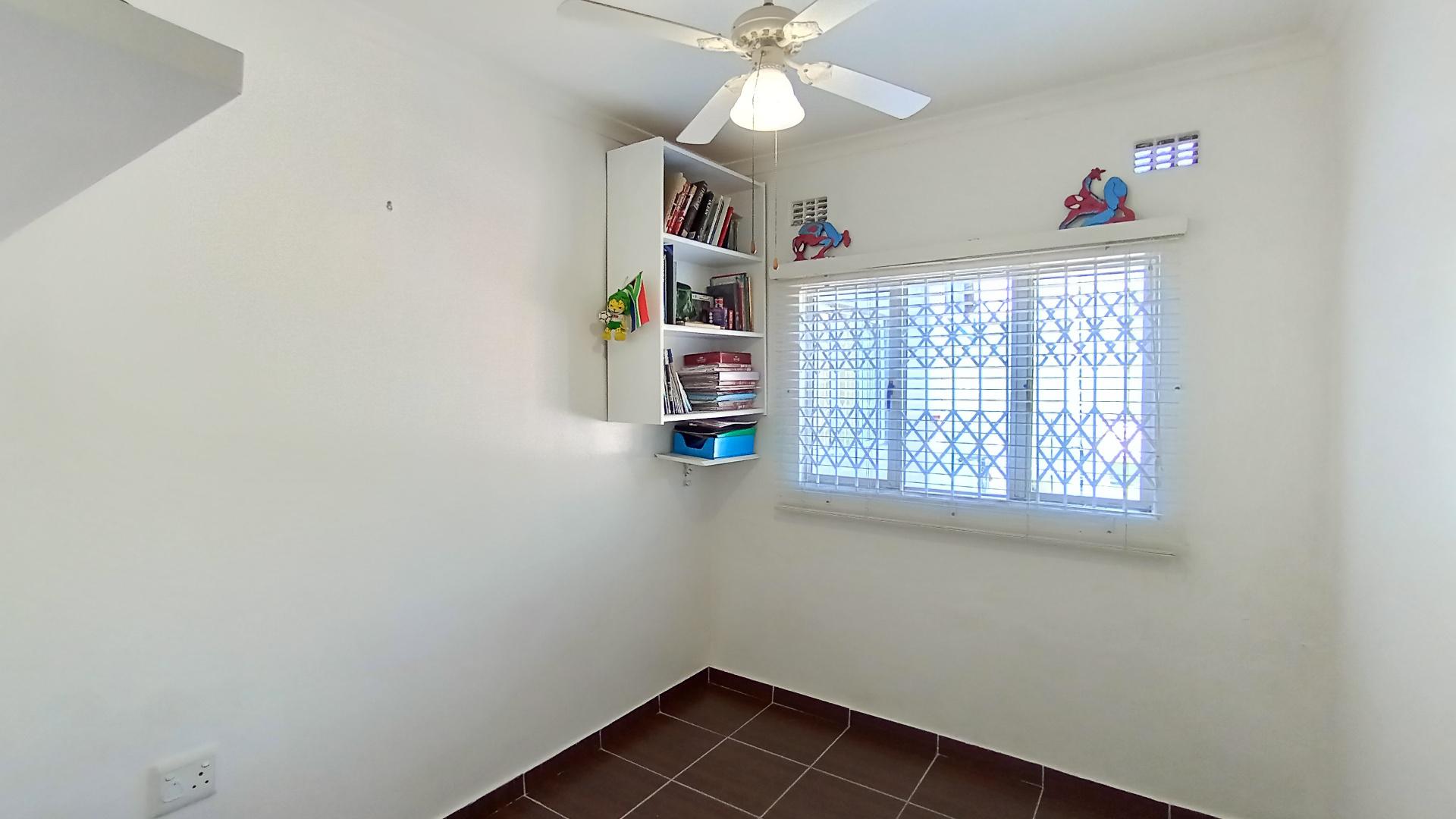 Bed Room 1 - 9 square meters of property in Moorton