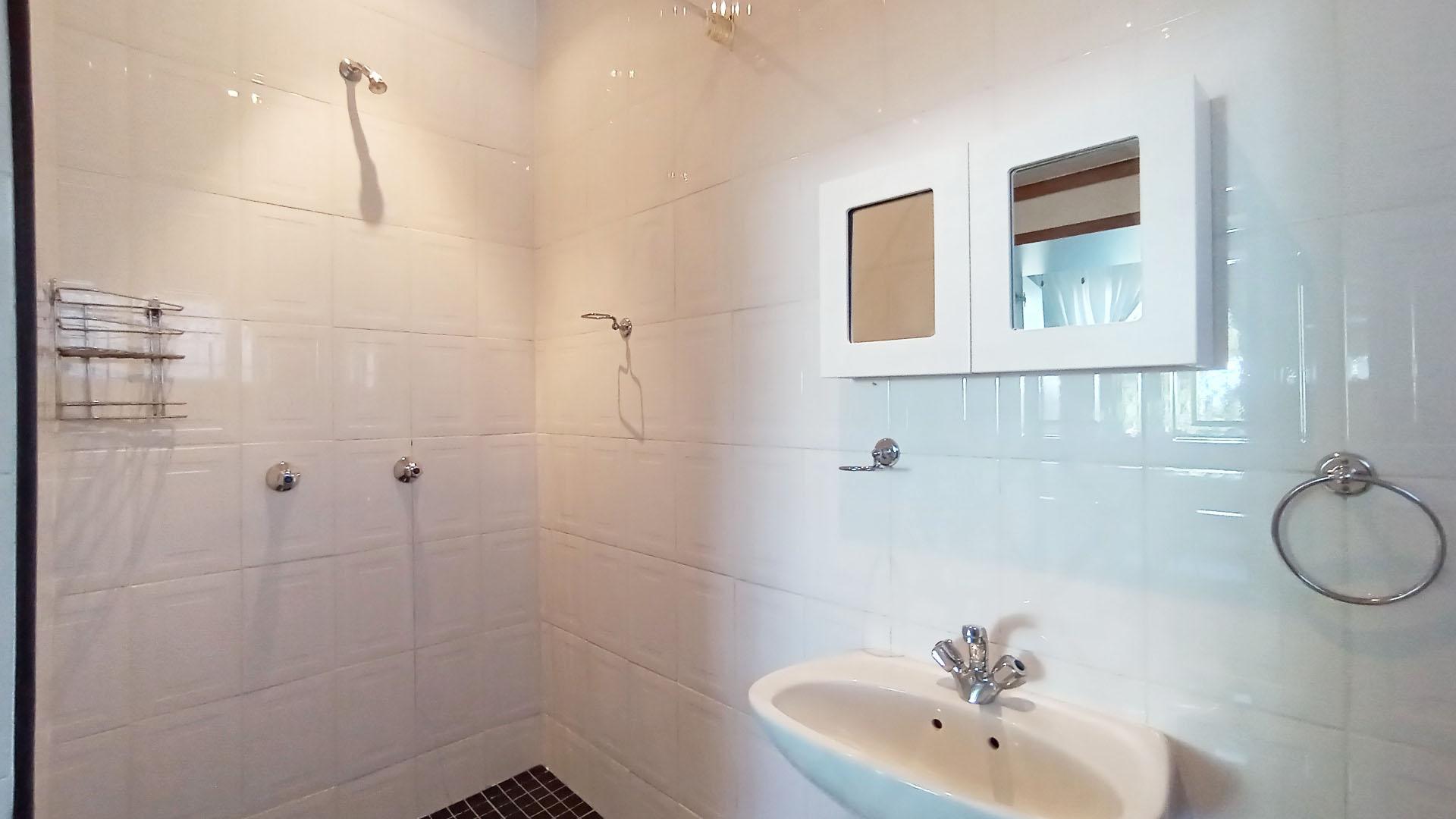 Main Bathroom - 4 square meters of property in Moorton