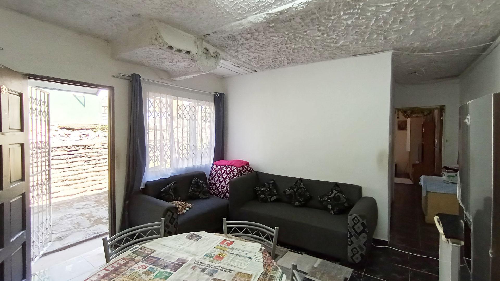 Lounges - 49 square meters of property in Moorton