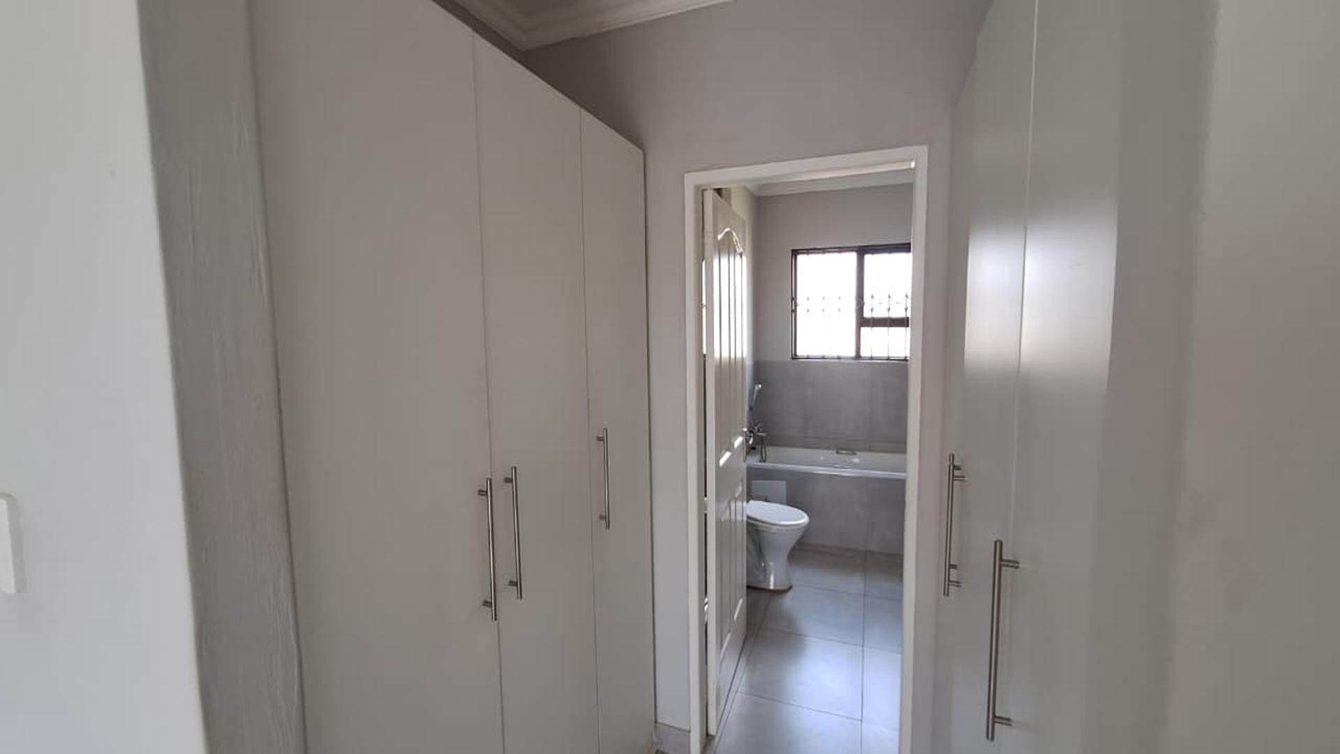 Spaces - 8 square meters of property in Daggafontein