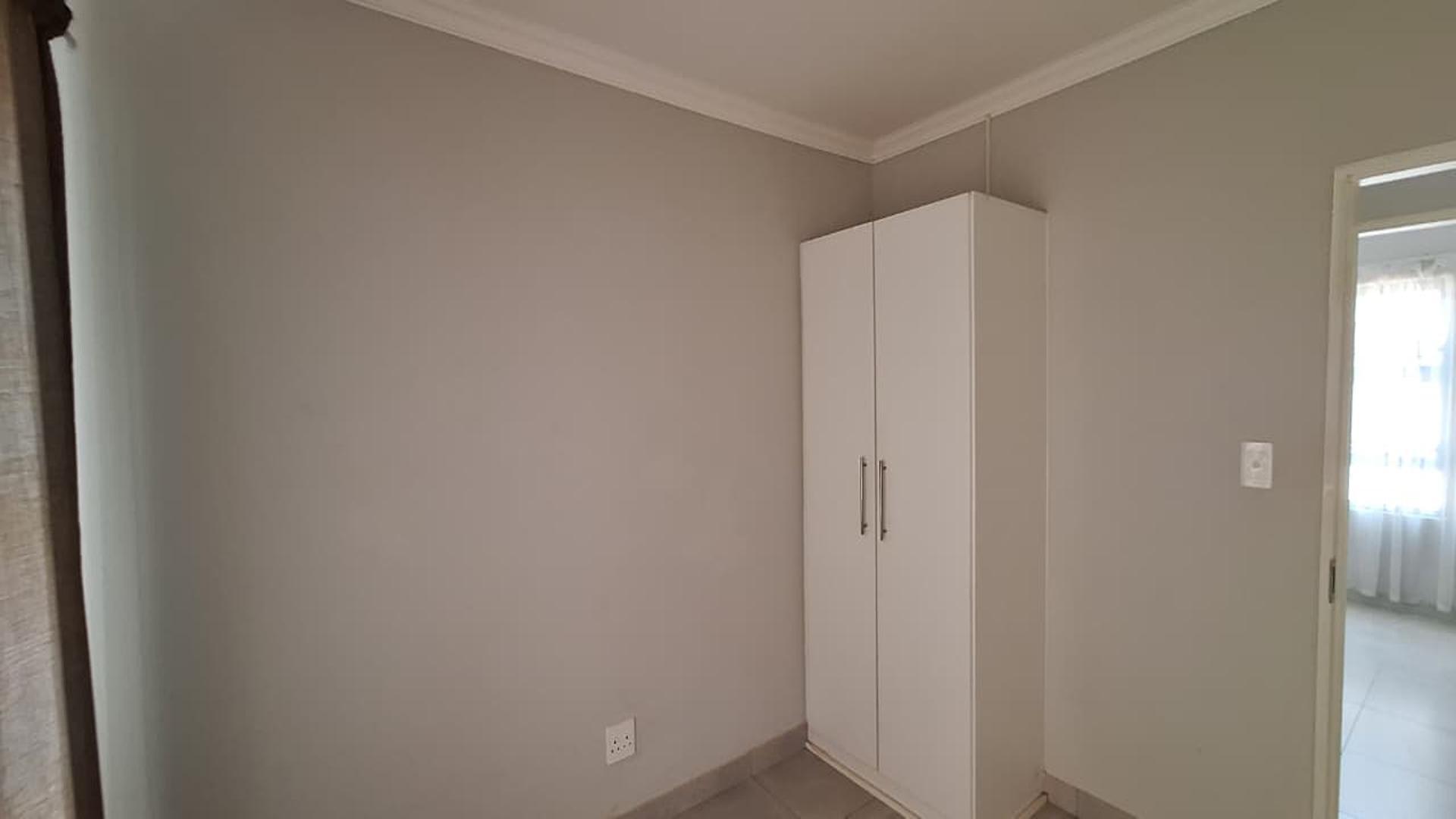 Bed Room 2 - 10 square meters of property in Daggafontein