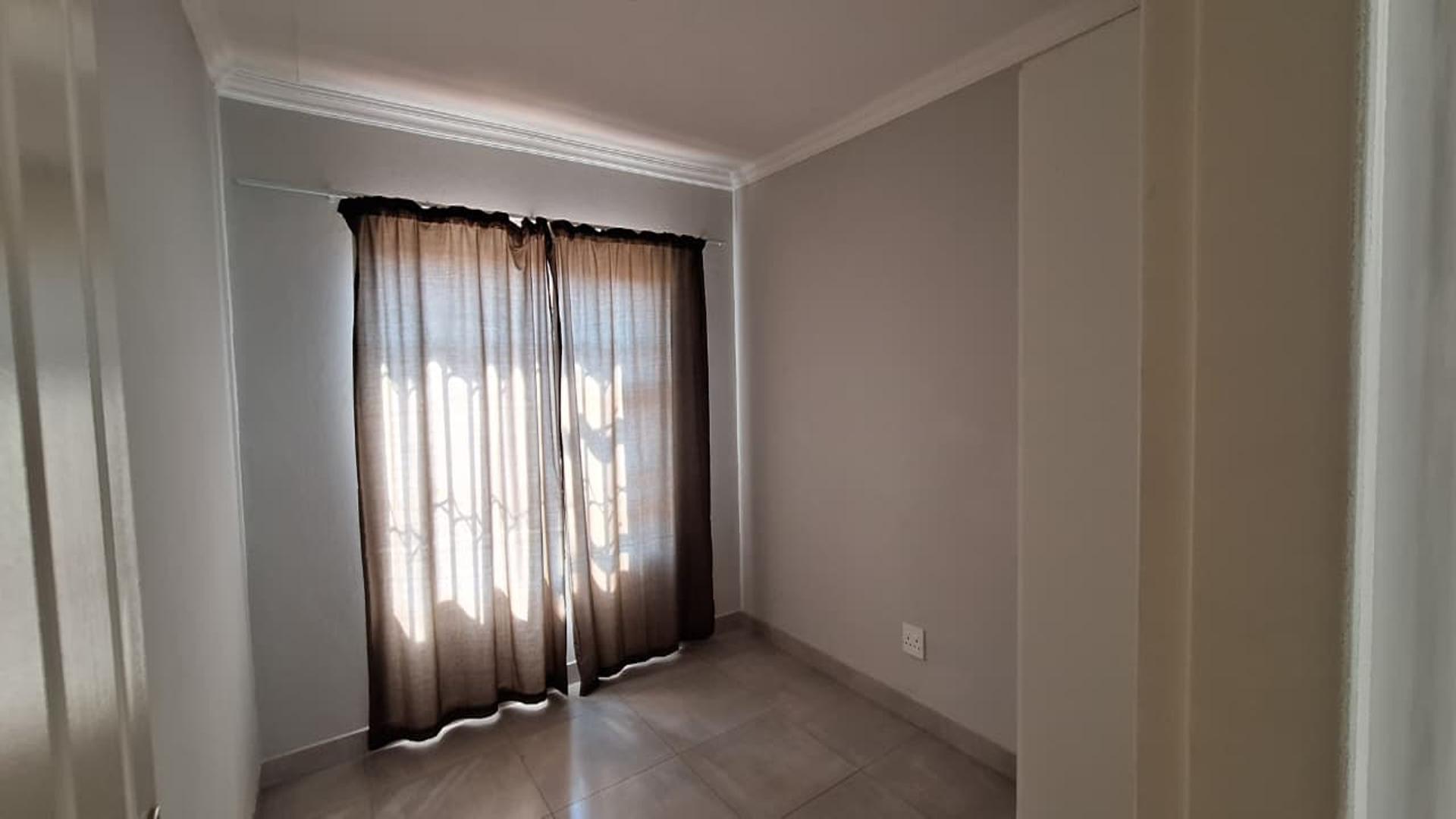 Bed Room 2 - 10 square meters of property in Daggafontein