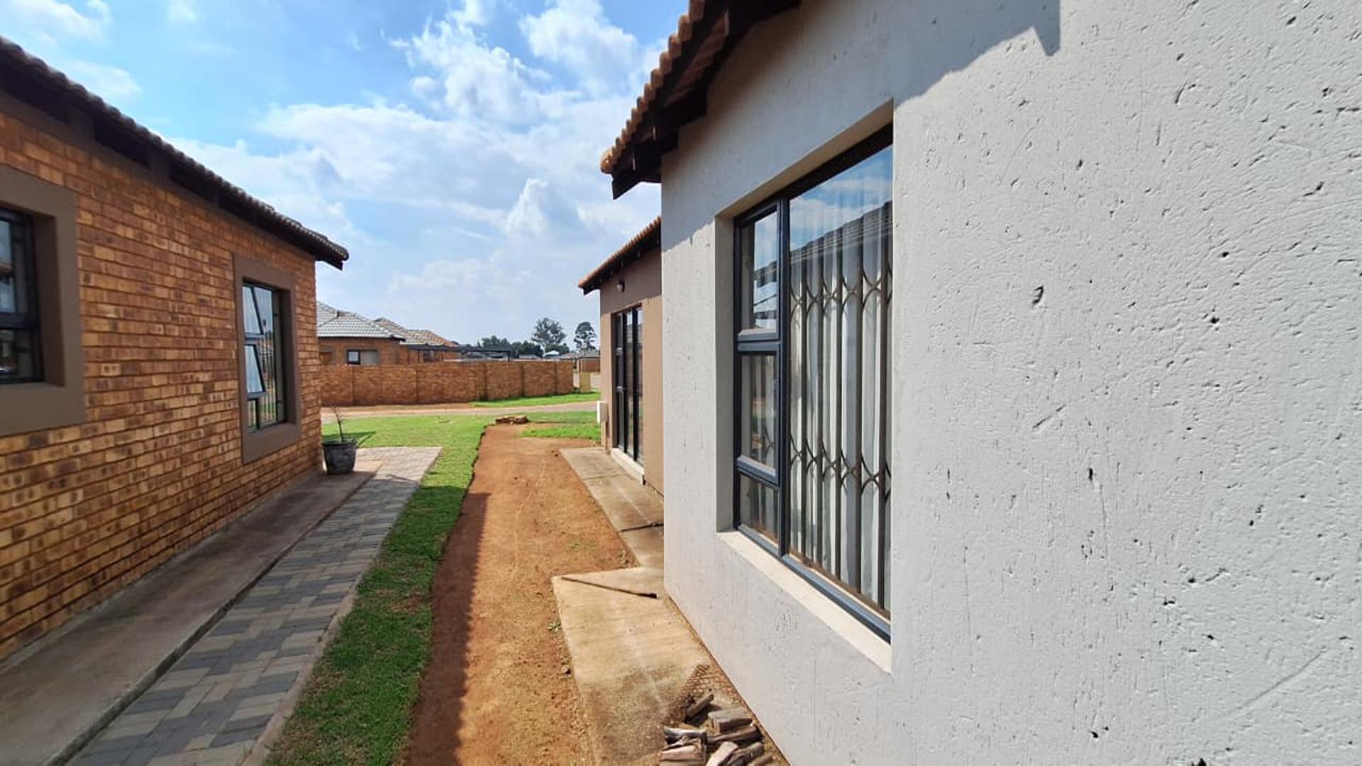 Backyard of property in Daggafontein