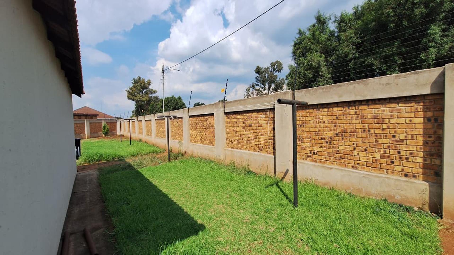 Backyard of property in Daggafontein