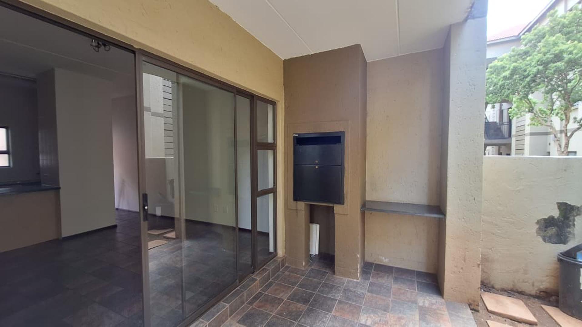 Patio - 16 square meters of property in Lone Hill