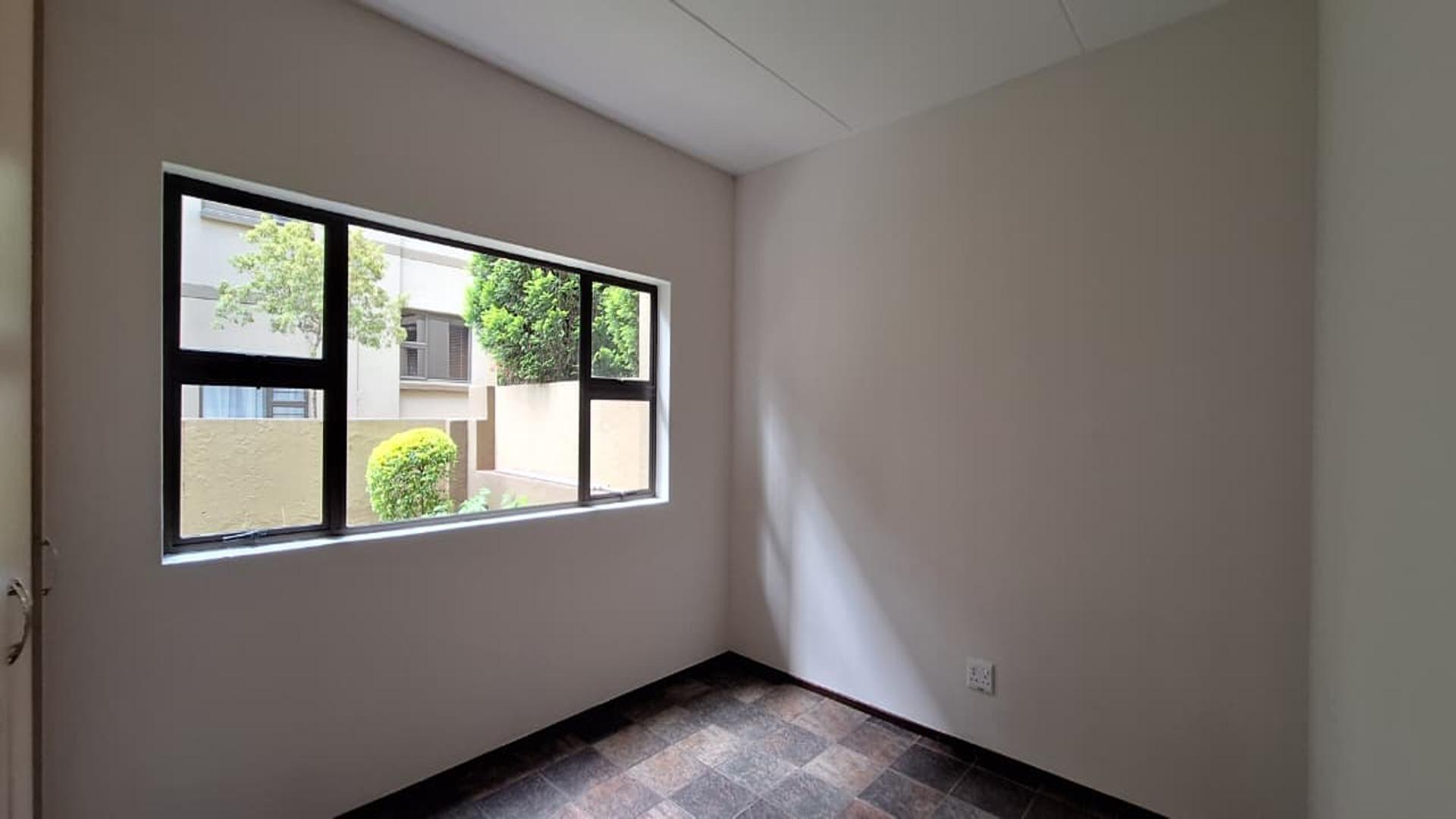 Bed Room 1 - 14 square meters of property in Lone Hill