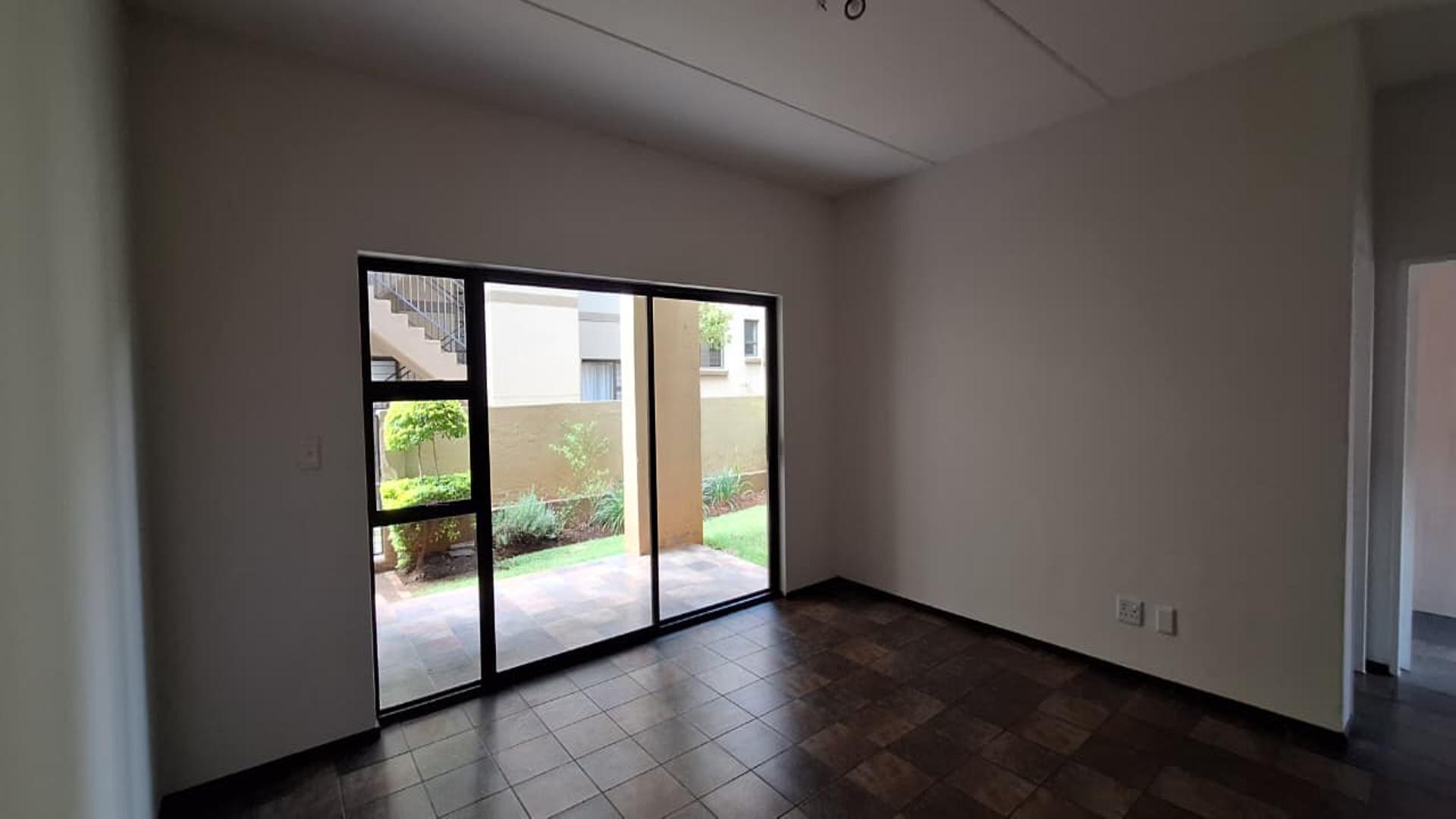 Lounges - 23 square meters of property in Lone Hill