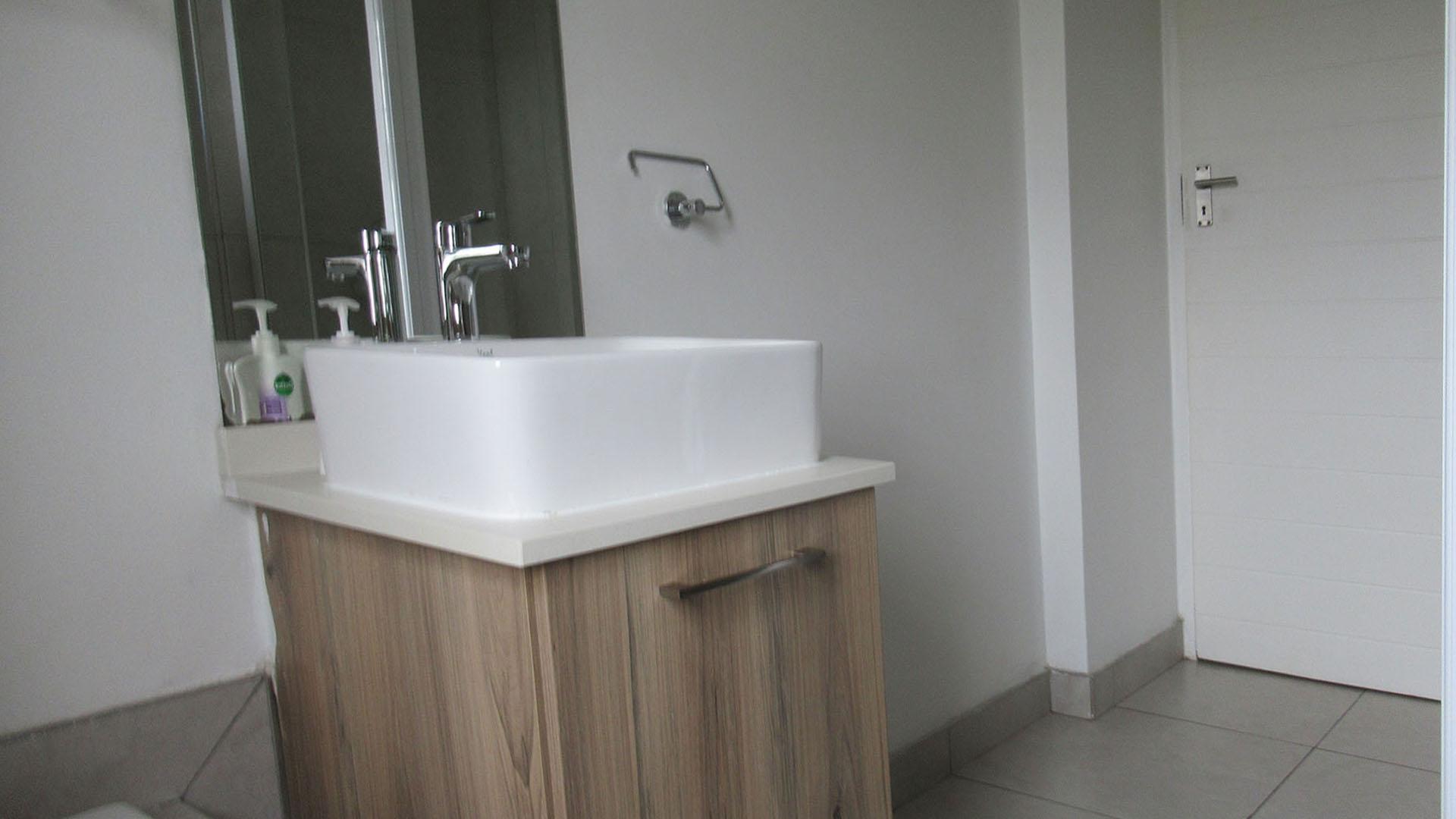 Front View of property in Westlake View