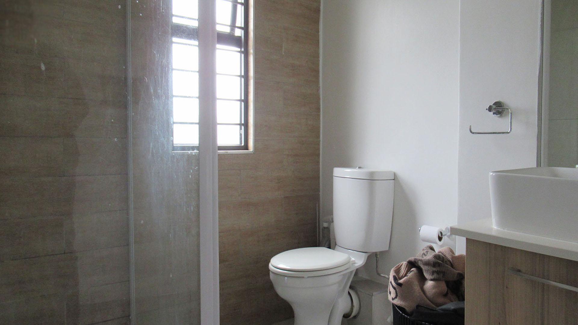 Bathroom 1 of property in Westlake View