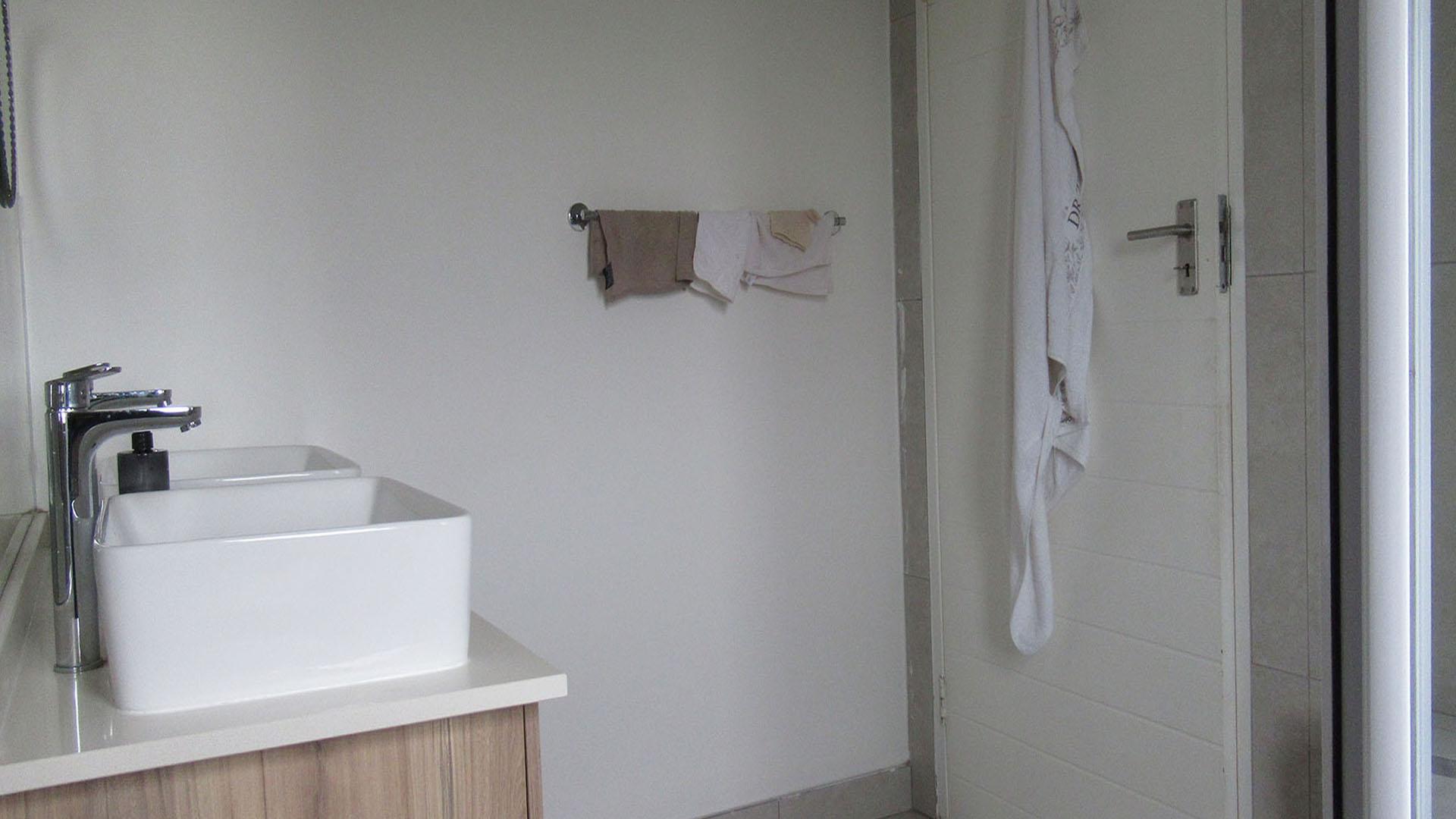 Bathroom 1 of property in Westlake View