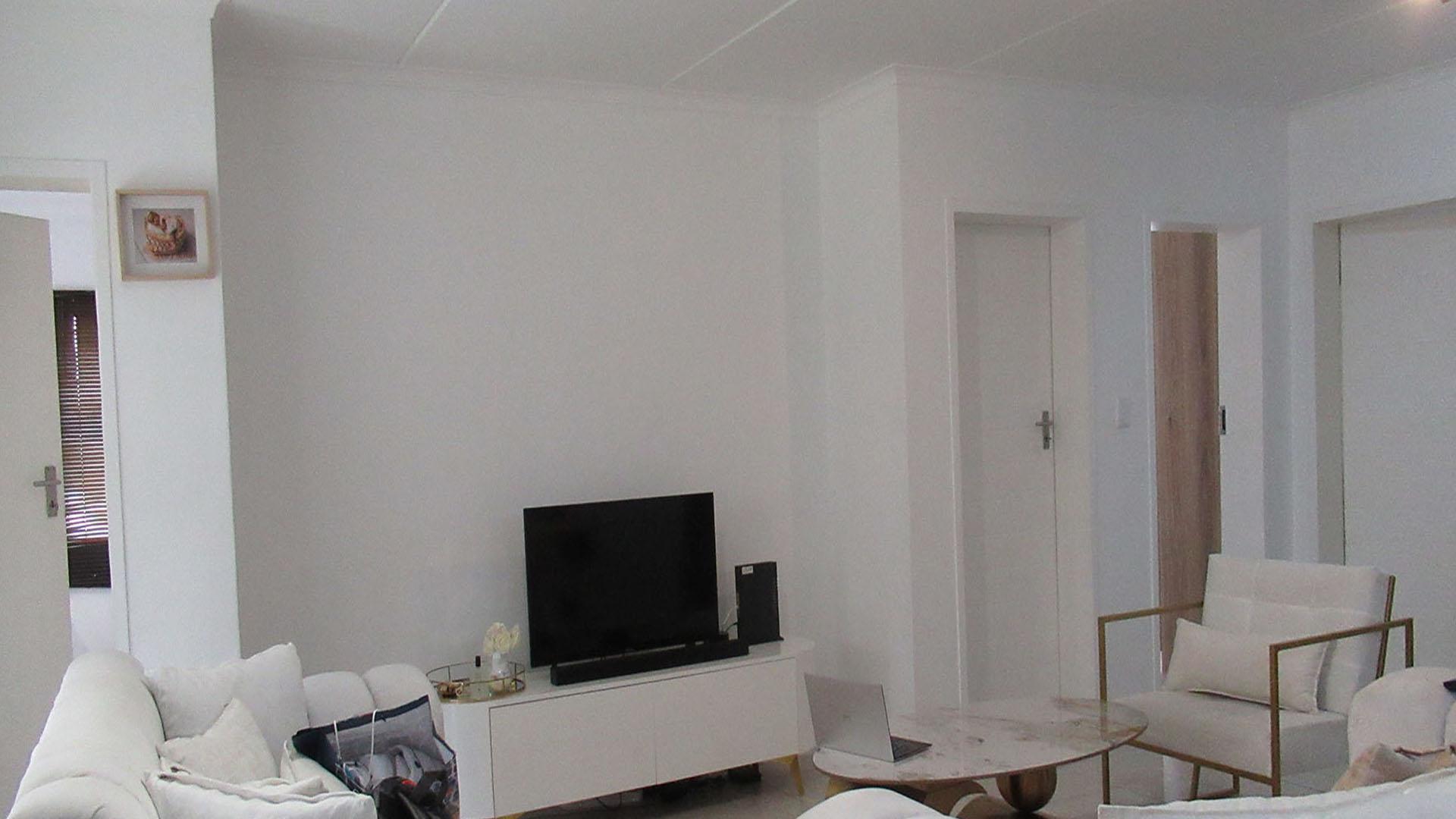 Lounges - 28 square meters of property in Westlake View