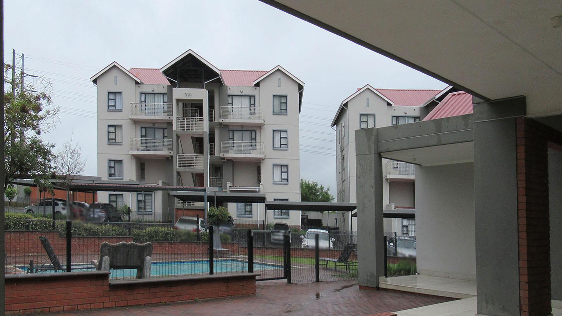 Swimming Pool of property in Westlake View