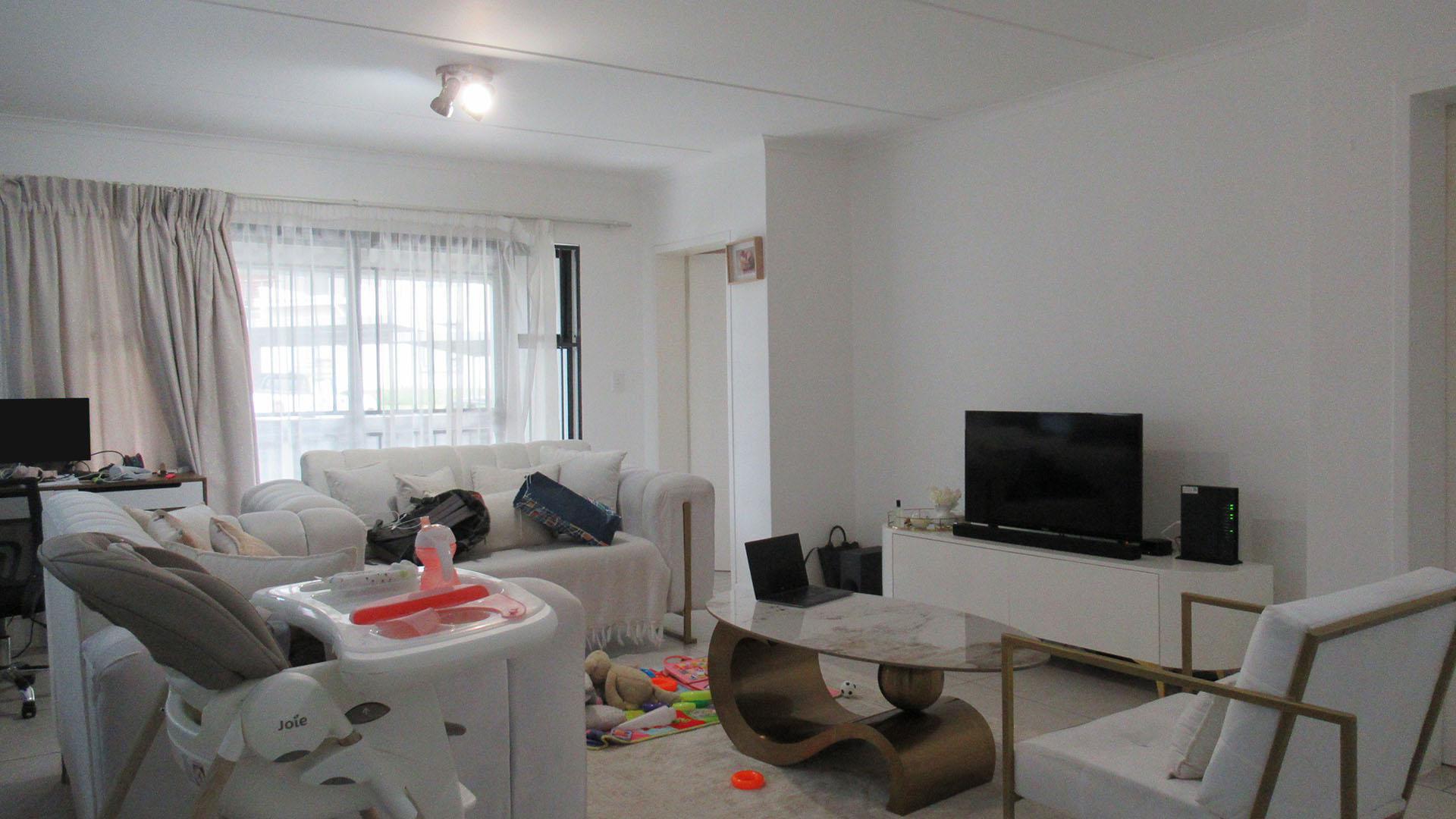 Lounges - 28 square meters of property in Westlake View