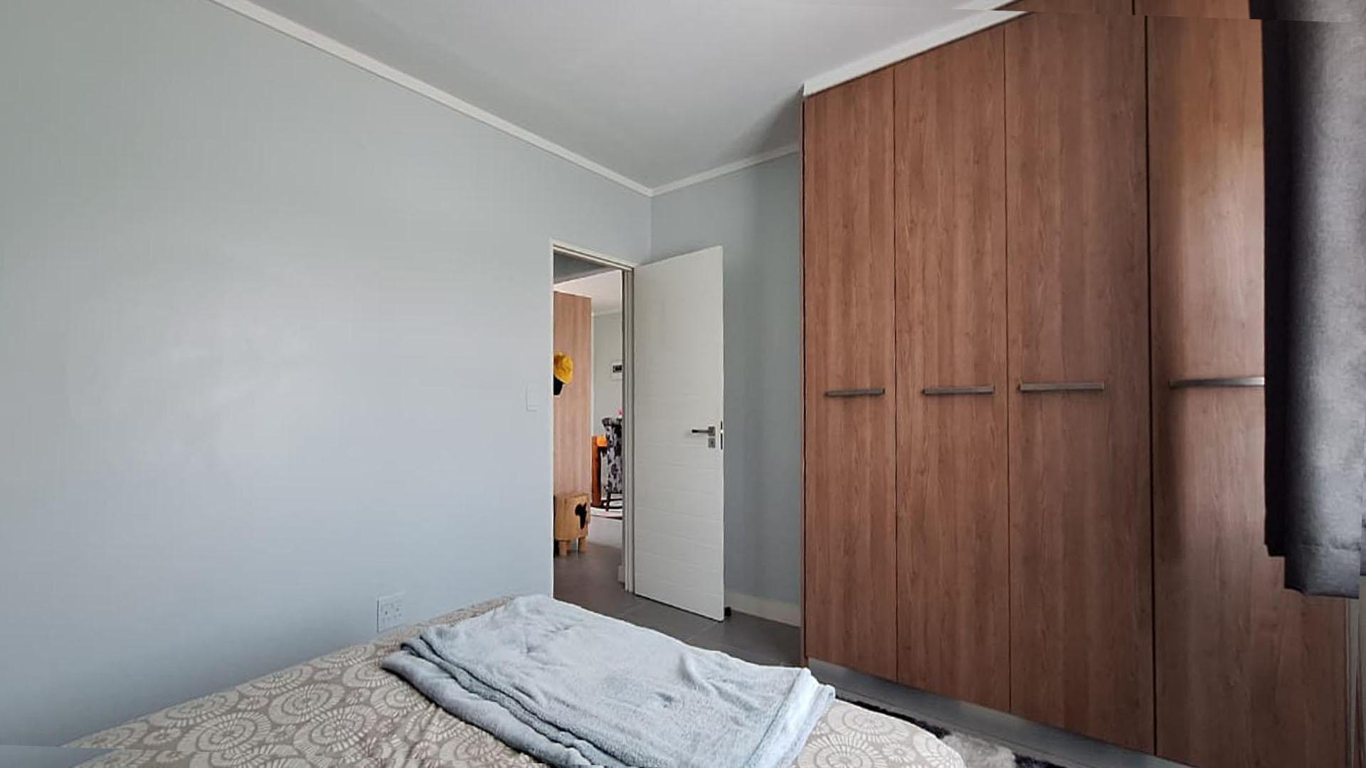 Main Bedroom - 10 square meters of property in Lone Hill