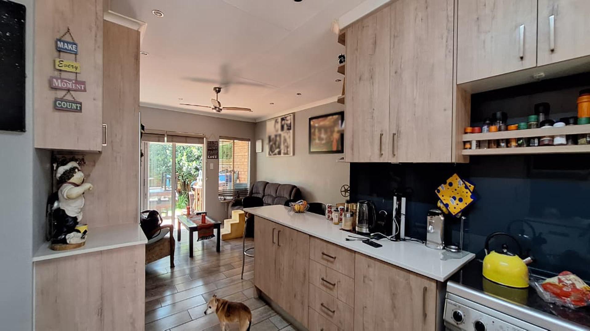 Kitchen - 12 square meters of property in Birchleigh